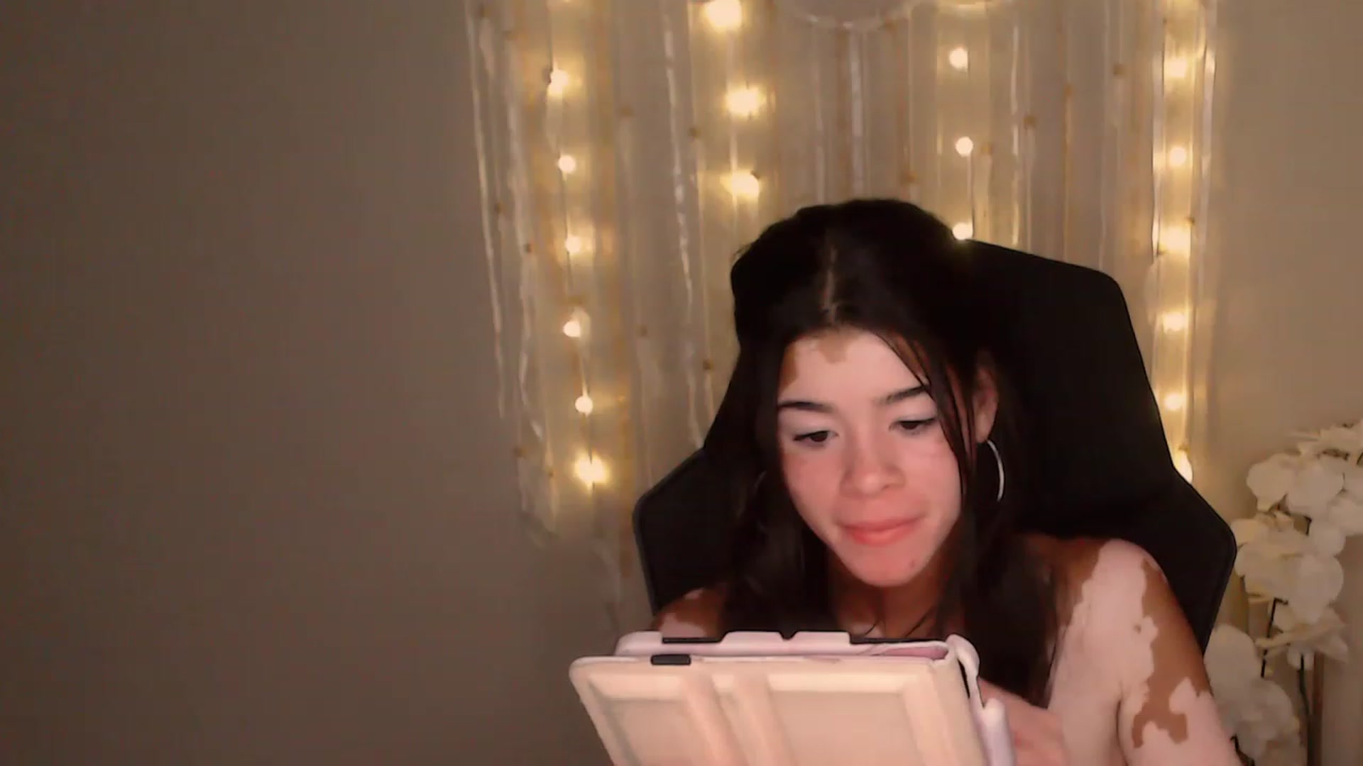 Gallery image thumbnail from Jade_Luv7's myfreecams stream on, 07/29/2023, 05:23 image 1 of 20