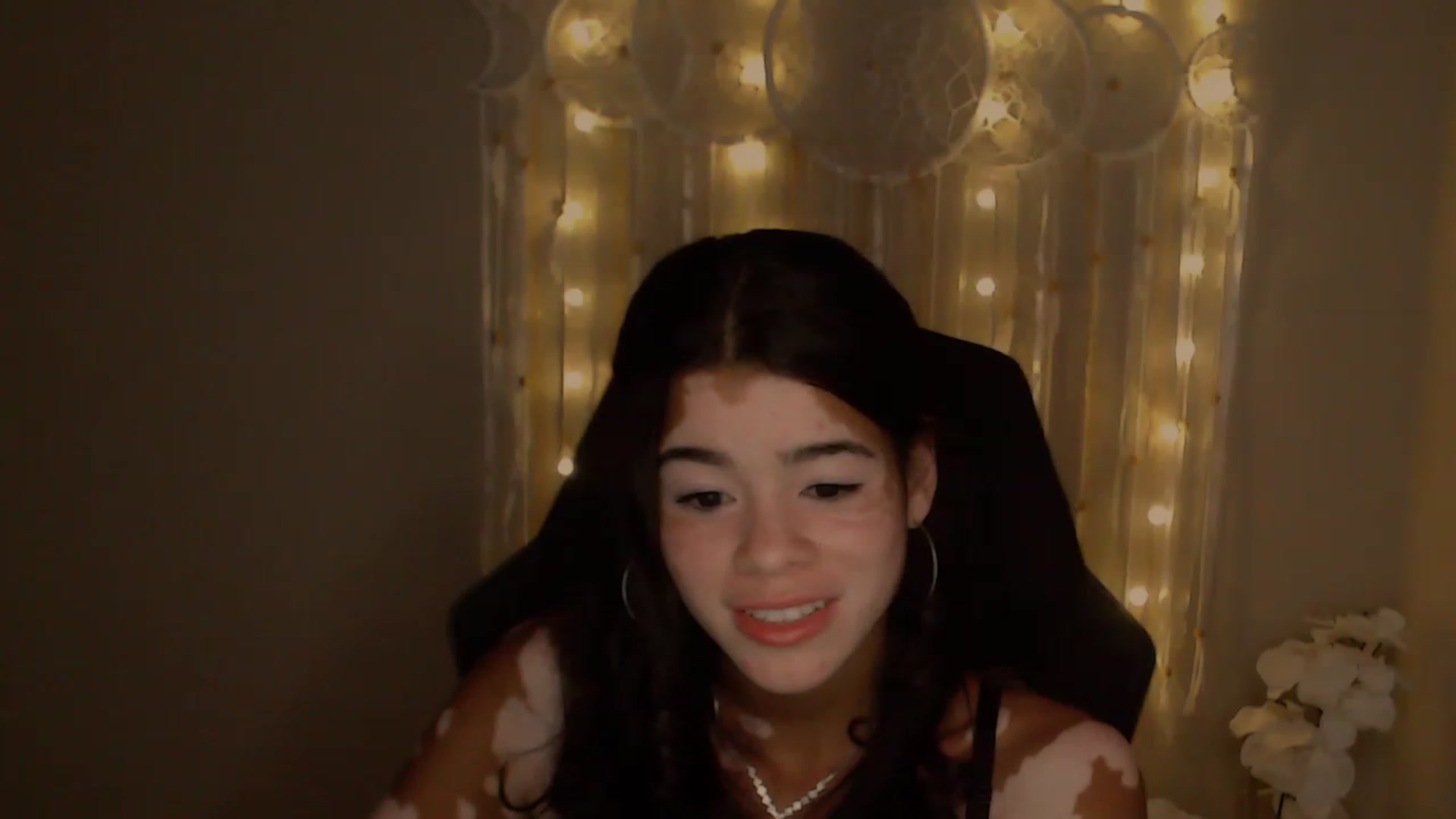 Gallery image thumbnail from Jade_Luv7's myfreecams stream on, 08/05/2023, 01:57 image 14 of 20