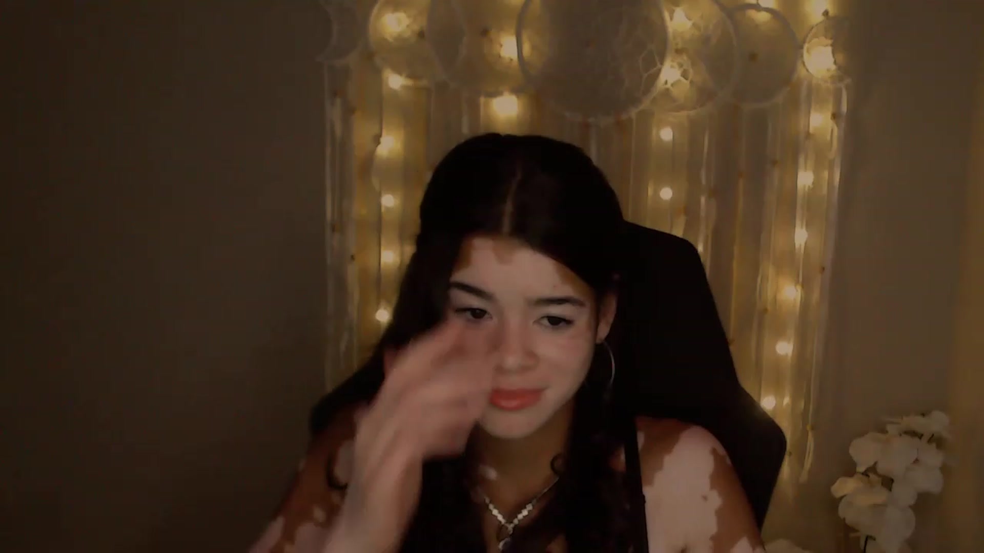 Gallery image thumbnail from Jade_Luv7's myfreecams stream on, 08/05/2023, 01:57 image 9 of 20