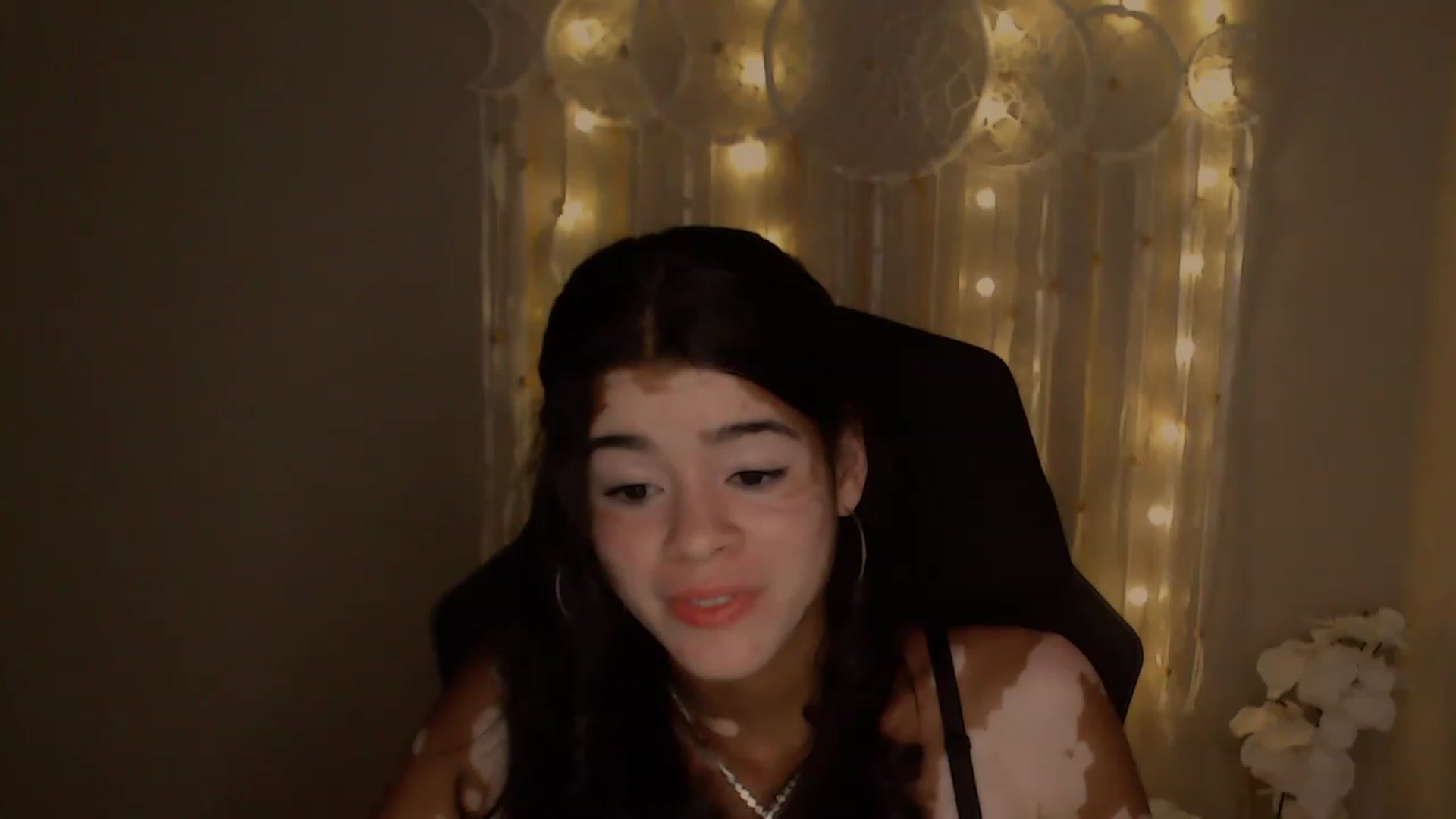 Gallery image thumbnail from Jade_Luv7's myfreecams stream on, 08/05/2023, 01:57 image 16 of 20