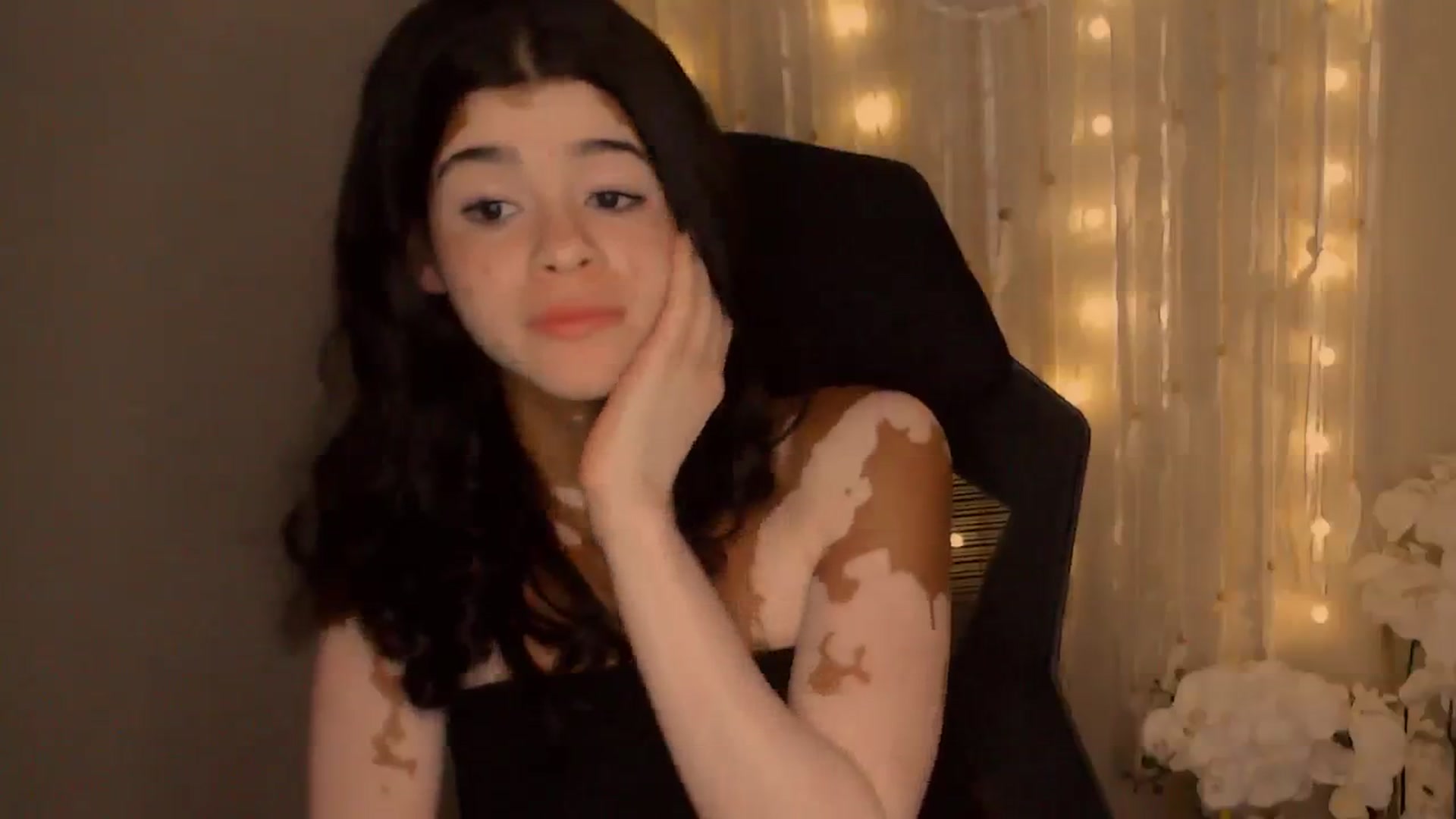 Gallery image thumbnail from Jade_Luv7's myfreecams stream on, 08/13/2023, 04:26 image 19 of 20