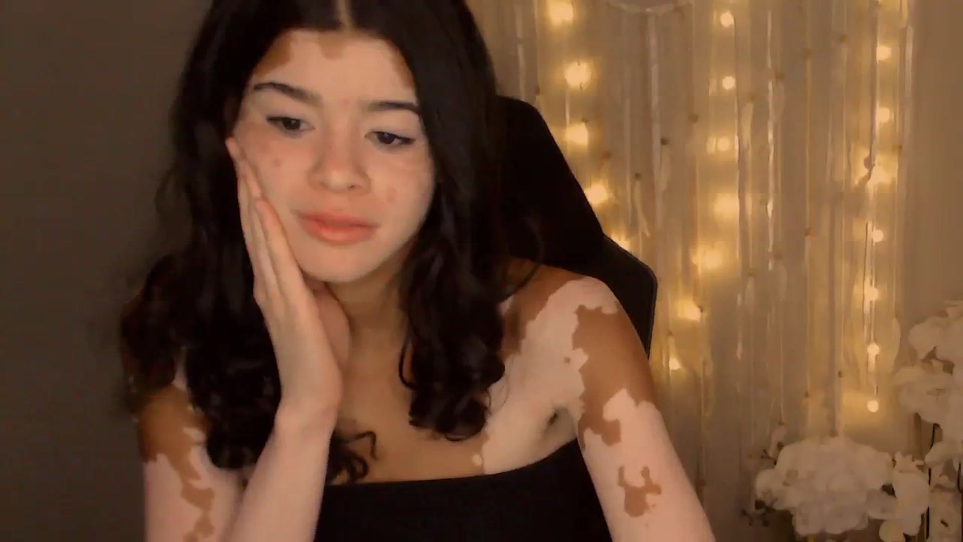 Gallery image thumbnail from Jade_Luv7's myfreecams stream on, 08/13/2023, 04:26 image 20 of 20