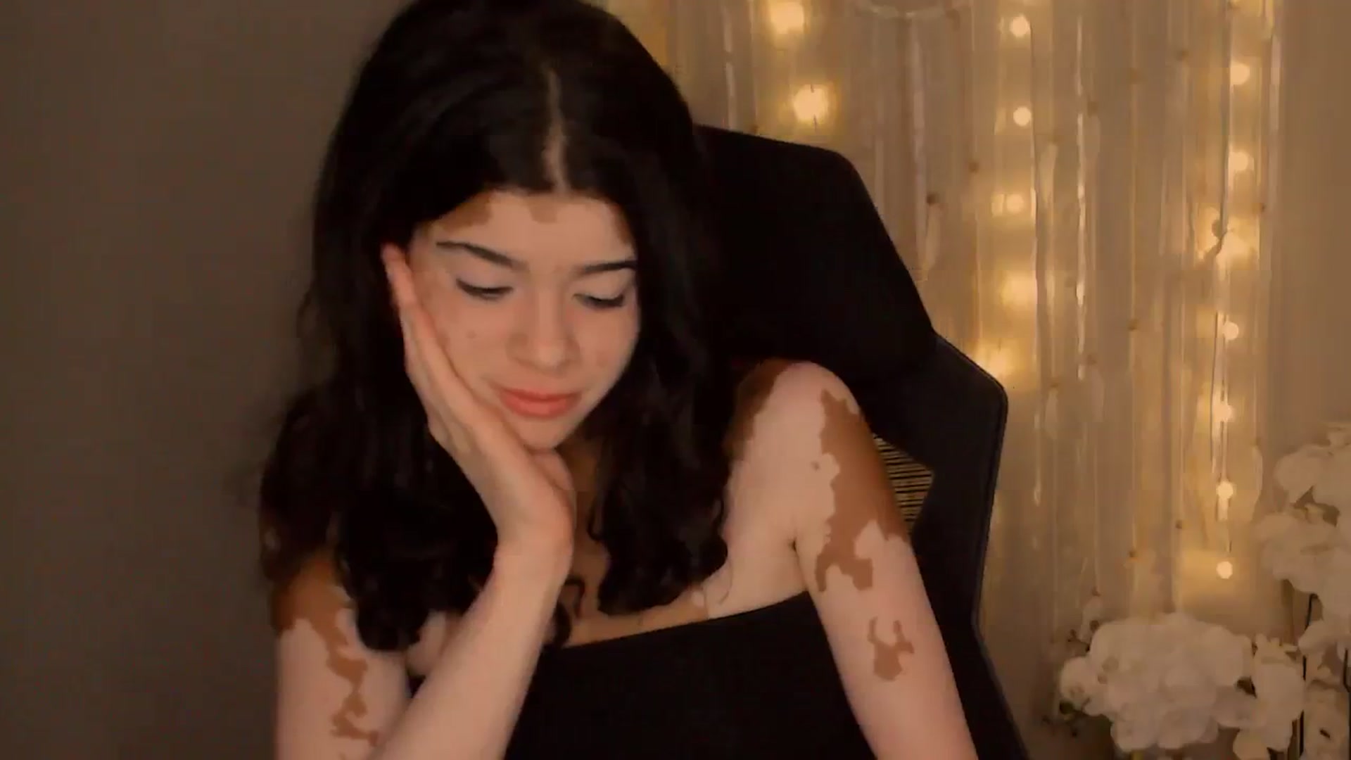 Gallery image thumbnail from Jade_Luv7's myfreecams stream on, 08/13/2023, 04:26 image 18 of 20