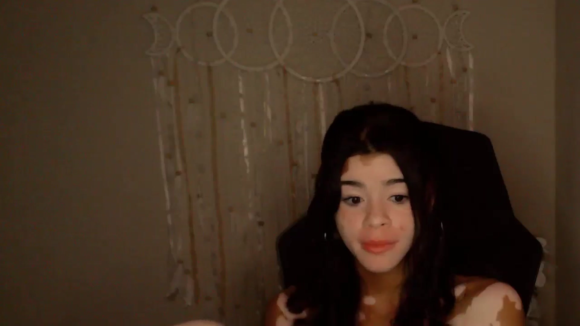 Gallery image thumbnail from Jade_Luv7's myfreecams stream on, 08/17/2023, 05:52 image 10 of 20