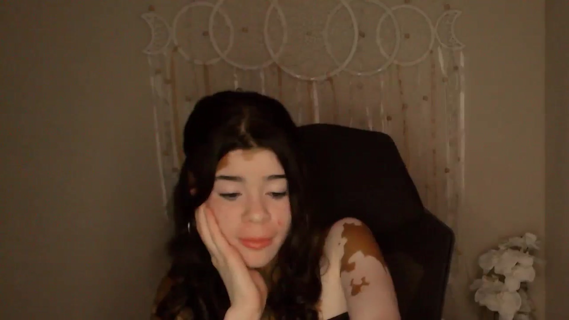 Gallery image thumbnail from Jade_Luv7's myfreecams stream on, 08/17/2023, 05:52 image 6 of 20