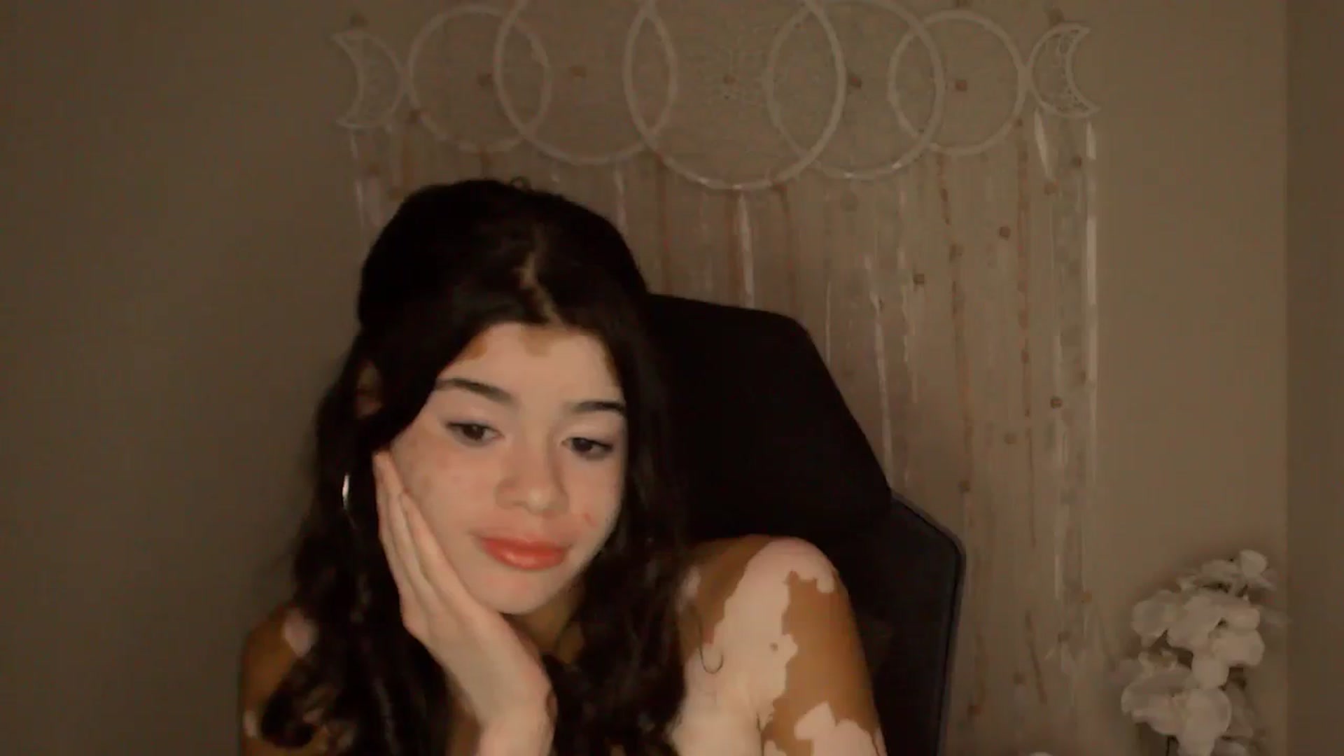 Gallery image thumbnail from Jade_Luv7's myfreecams stream on, 08/17/2023, 05:52 image 3 of 20