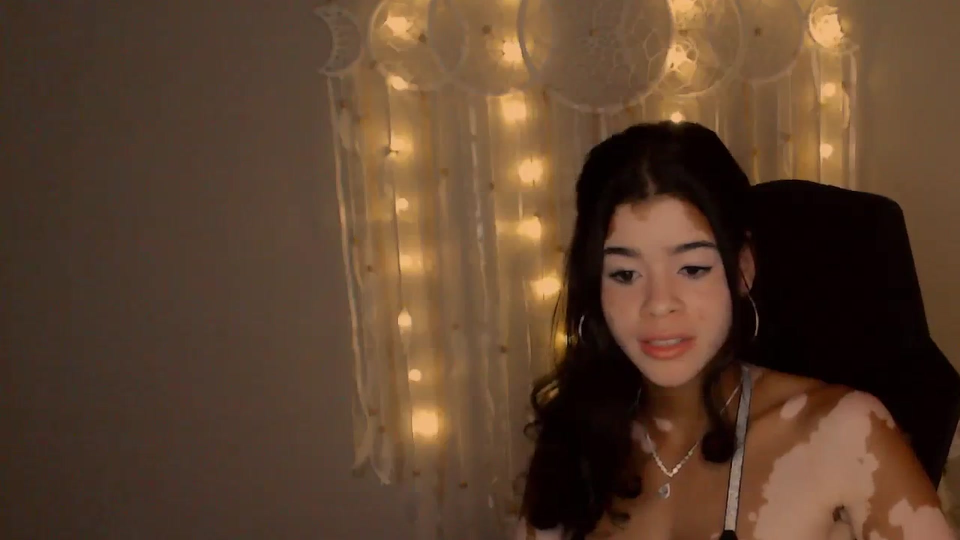 Gallery image thumbnail from Jade_Luv7's myfreecams stream on, 08/20/2023, 02:07 image 10 of 20