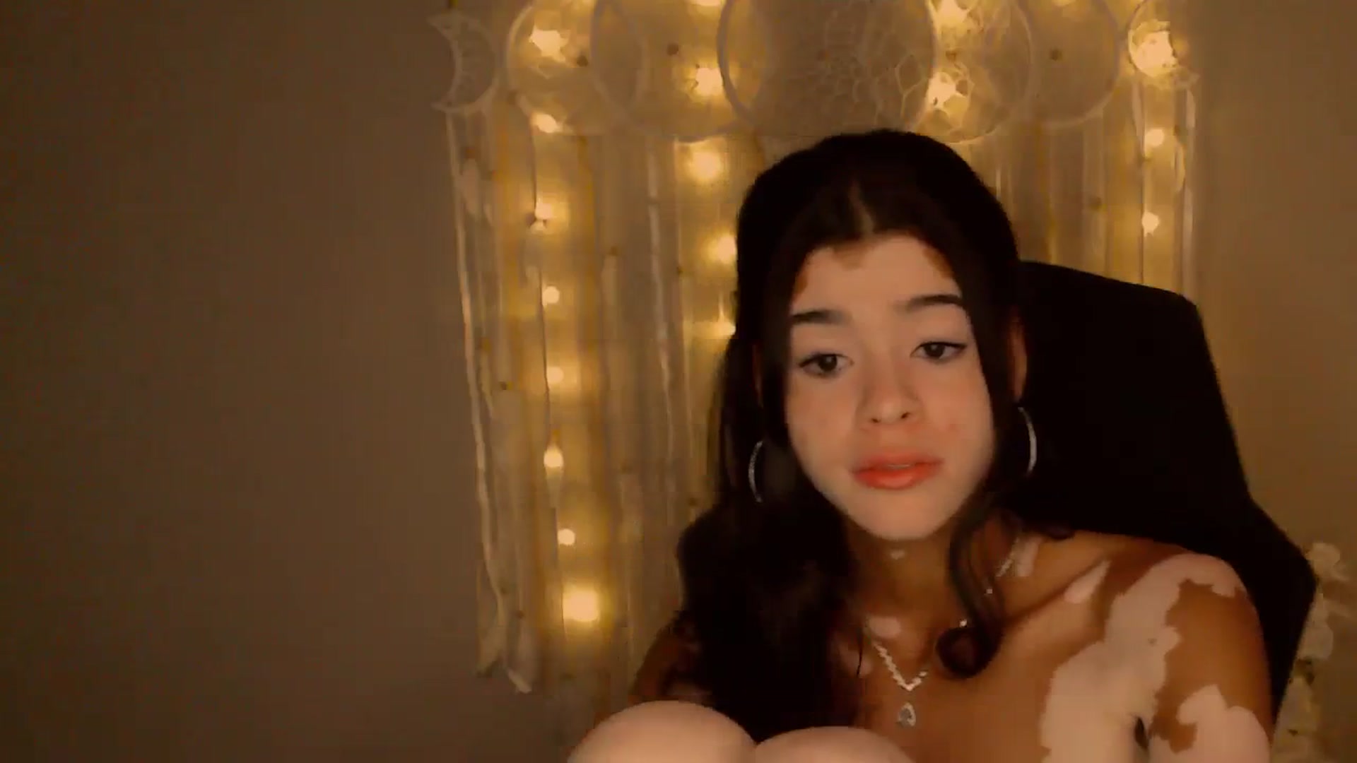 Gallery image thumbnail from Jade_Luv7's myfreecams stream on, 08/20/2023, 02:37 image 12 of 20