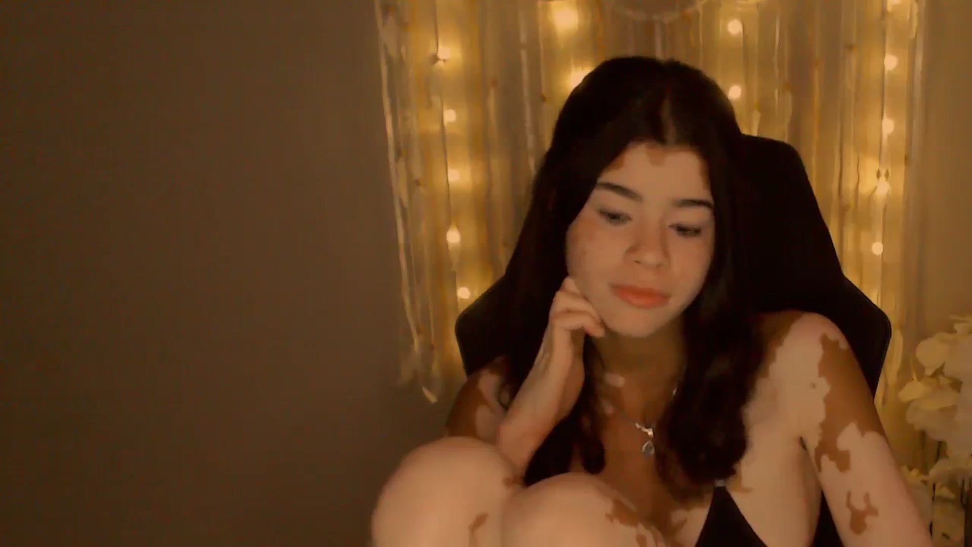 Gallery image thumbnail from Jade_Luv7's myfreecams stream on, 08/20/2023, 09:41 image 4 of 20