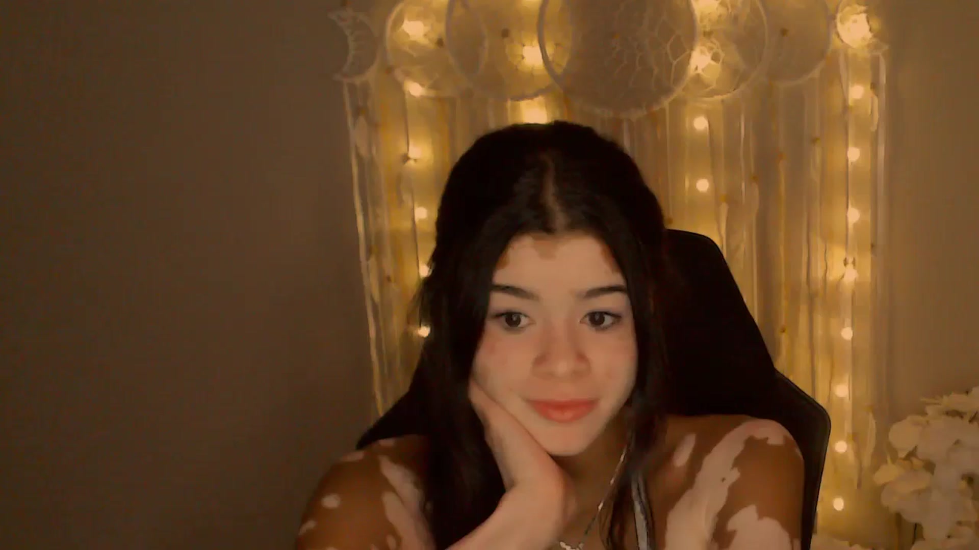 Gallery image thumbnail from Jade_Luv7's myfreecams stream on, 08/20/2023, 09:41 image 1 of 20