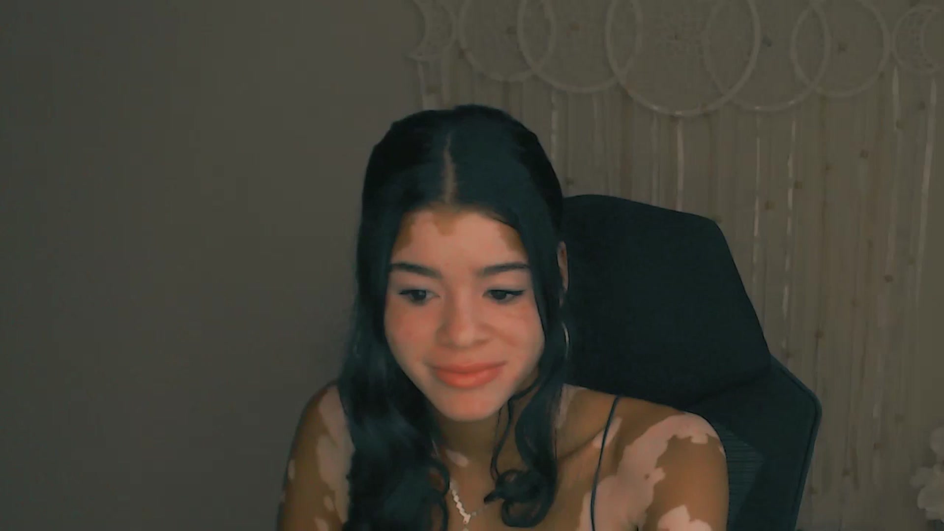 Gallery image thumbnail from Jade_Luv7's myfreecams stream on, 08/21/2023, 23:34 image 7 of 20