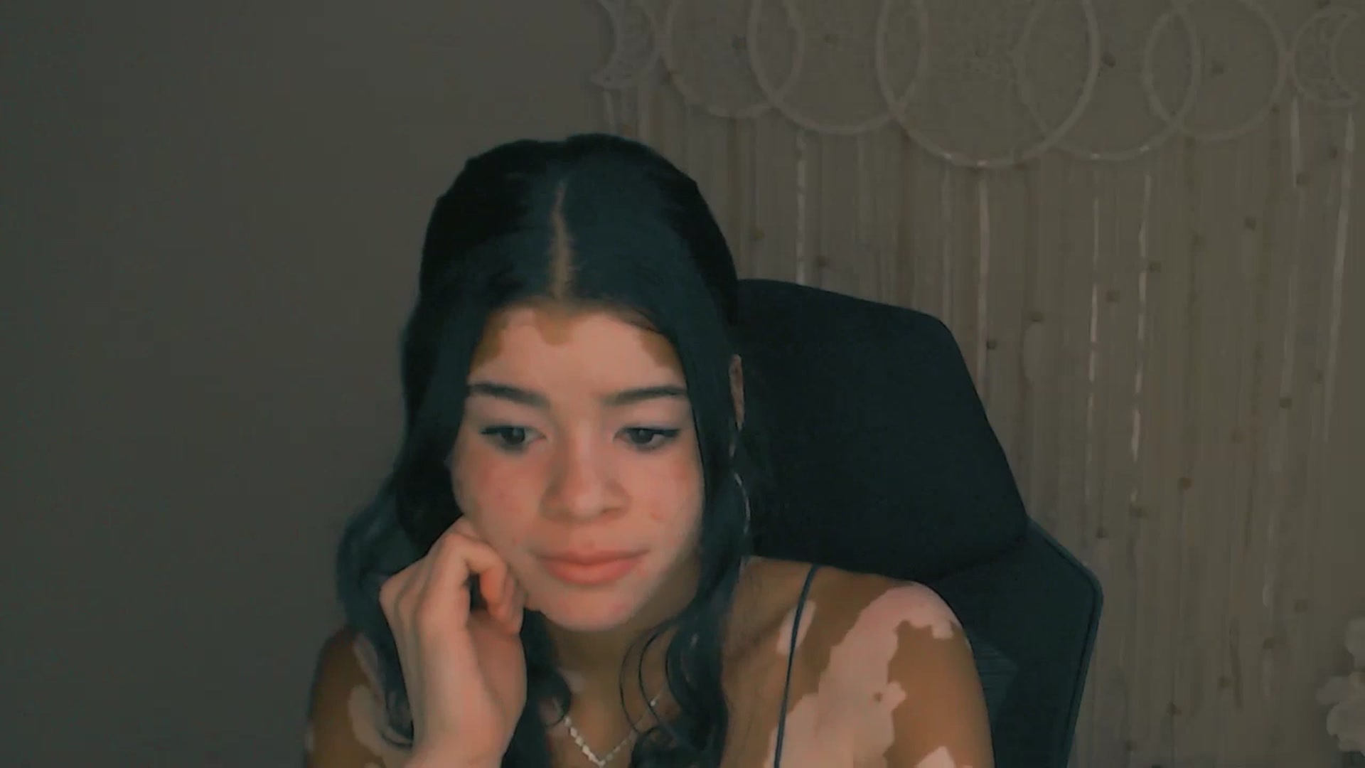 Gallery image thumbnail from Jade_Luv7's myfreecams stream on, 08/21/2023, 23:34 image 14 of 20