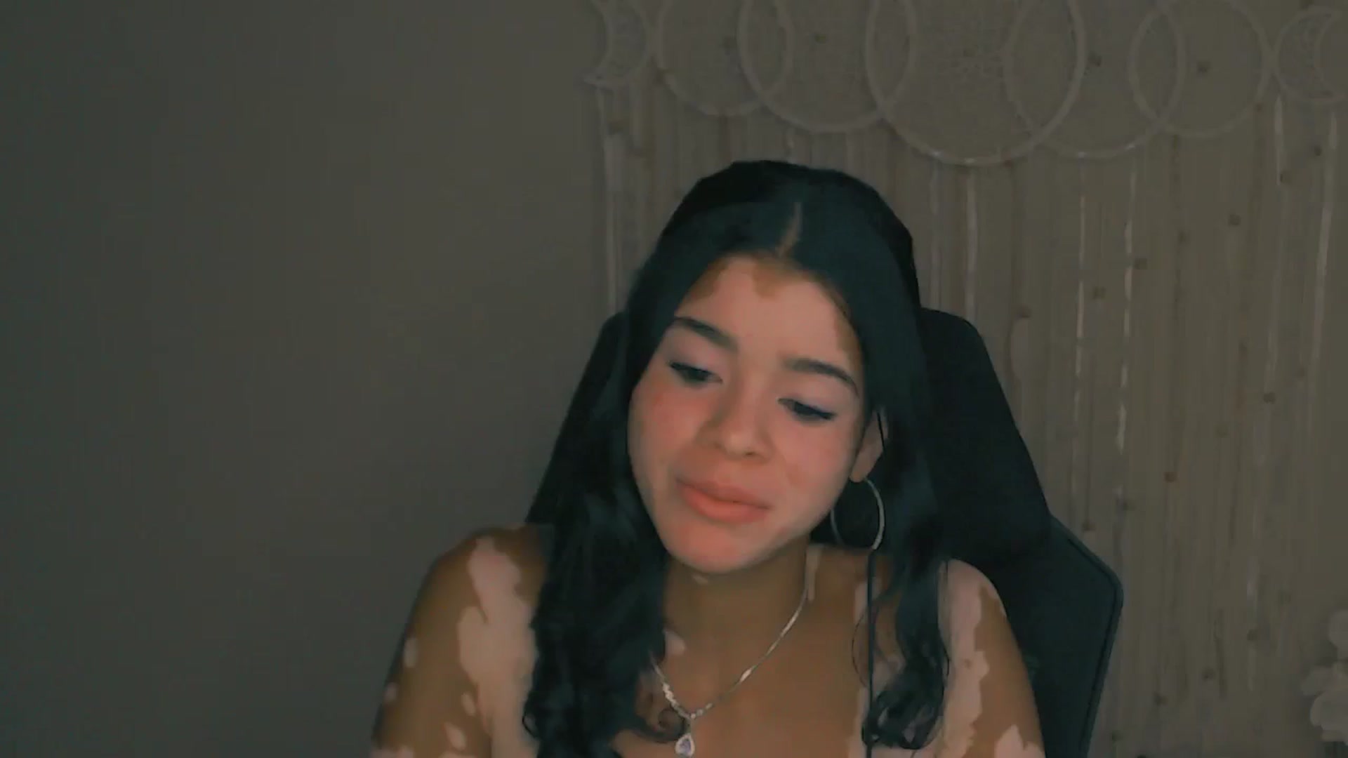 Gallery image thumbnail from Jade_Luv7's myfreecams stream on, 08/21/2023, 23:34 image 18 of 20