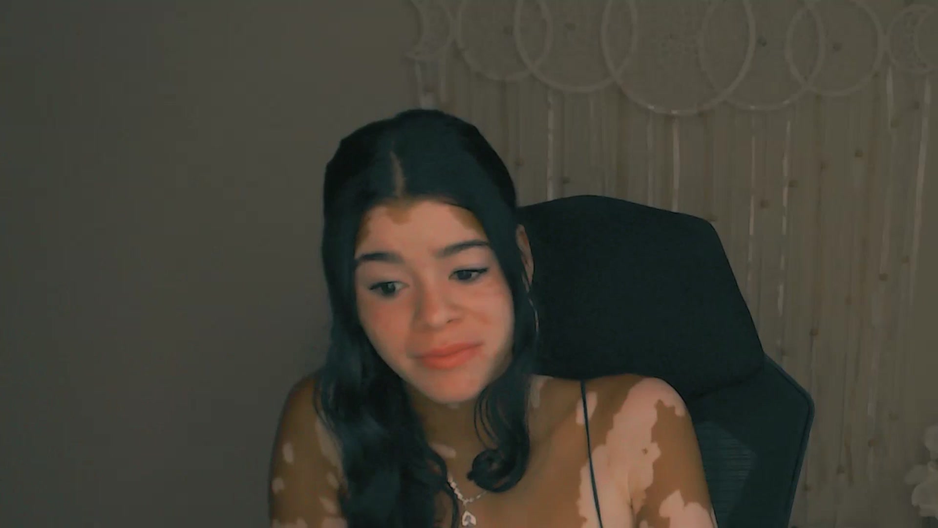 Gallery image thumbnail from Jade_Luv7's myfreecams stream on, 08/21/2023, 23:34 image 6 of 20