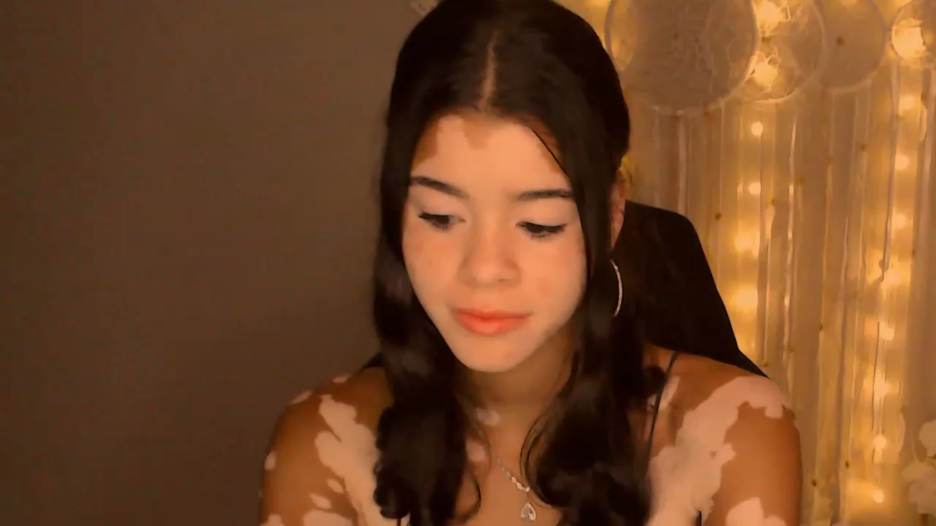 Gallery image thumbnail from Jade_Luv7's myfreecams stream on, 08/22/2023, 06:18 image 1 of 20