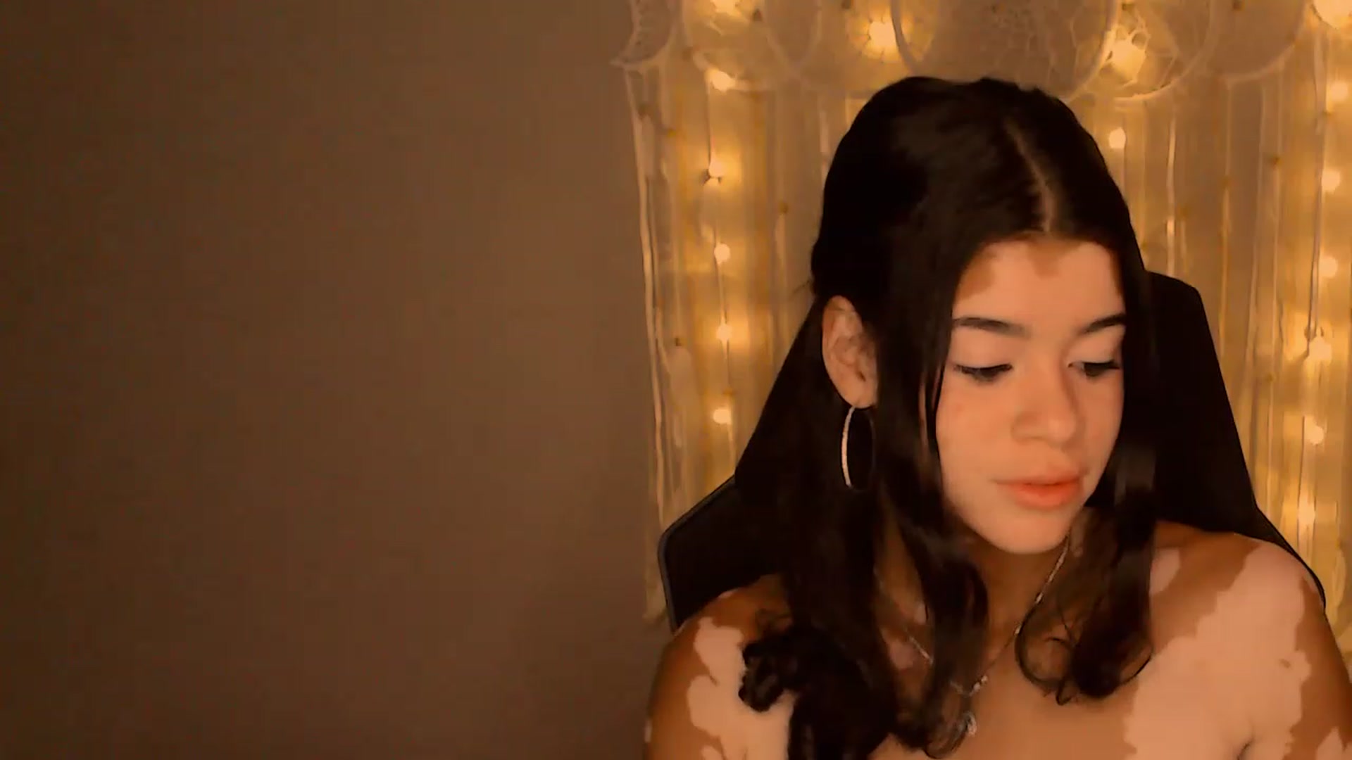 Gallery image thumbnail from Jade_Luv7's myfreecams stream on, 08/22/2023, 06:18 image 17 of 20
