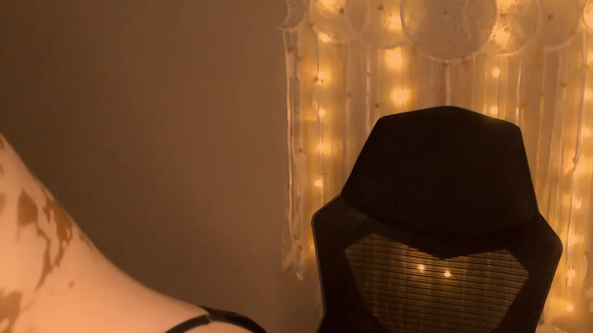 Gallery image thumbnail from Jade_Luv7's myfreecams stream on, 08/22/2023, 06:18 image 4 of 20