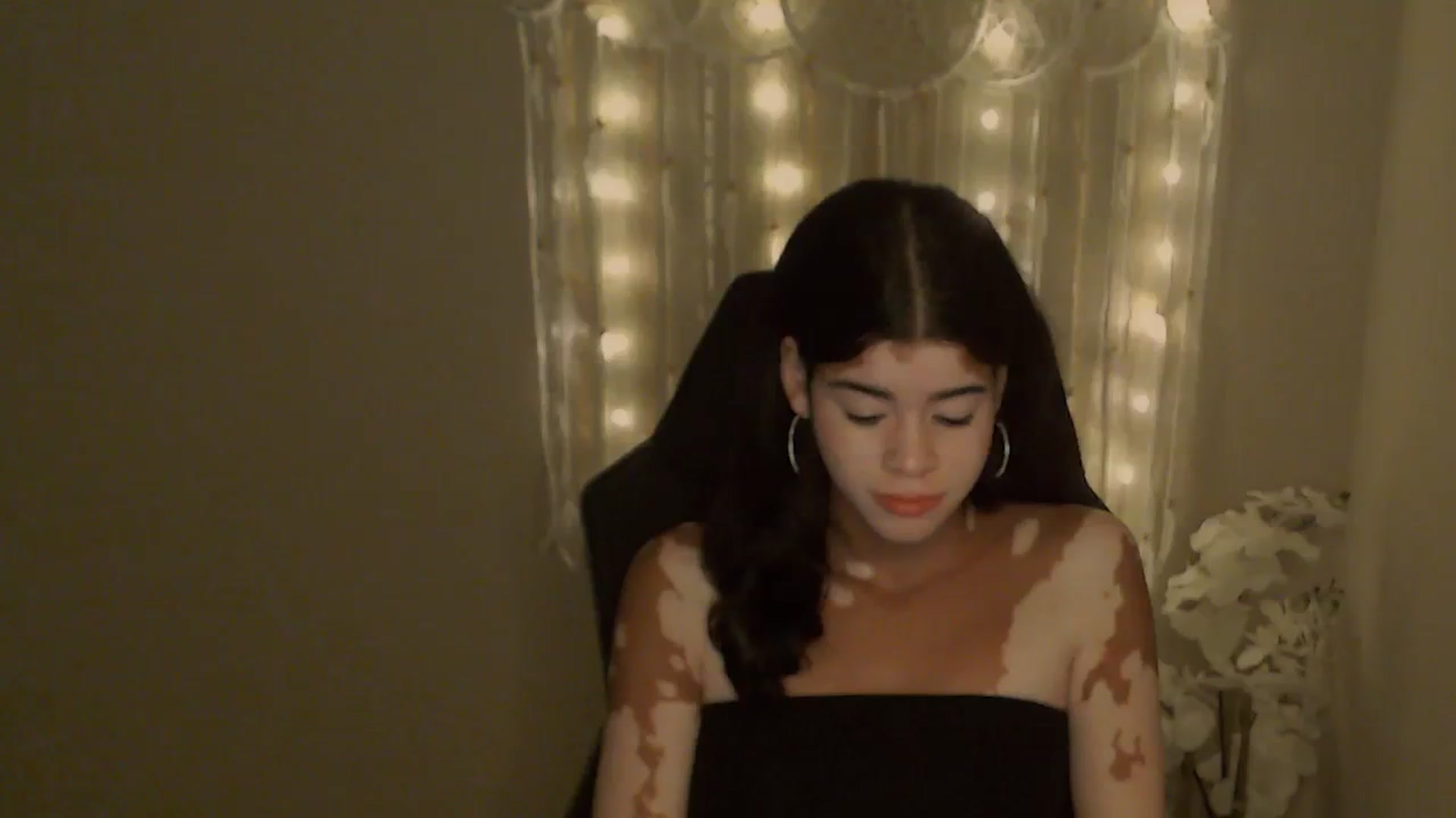 Gallery image thumbnail from Jade_Luv7's myfreecams stream on, 10/25/2023, 24:54 image 14 of 20