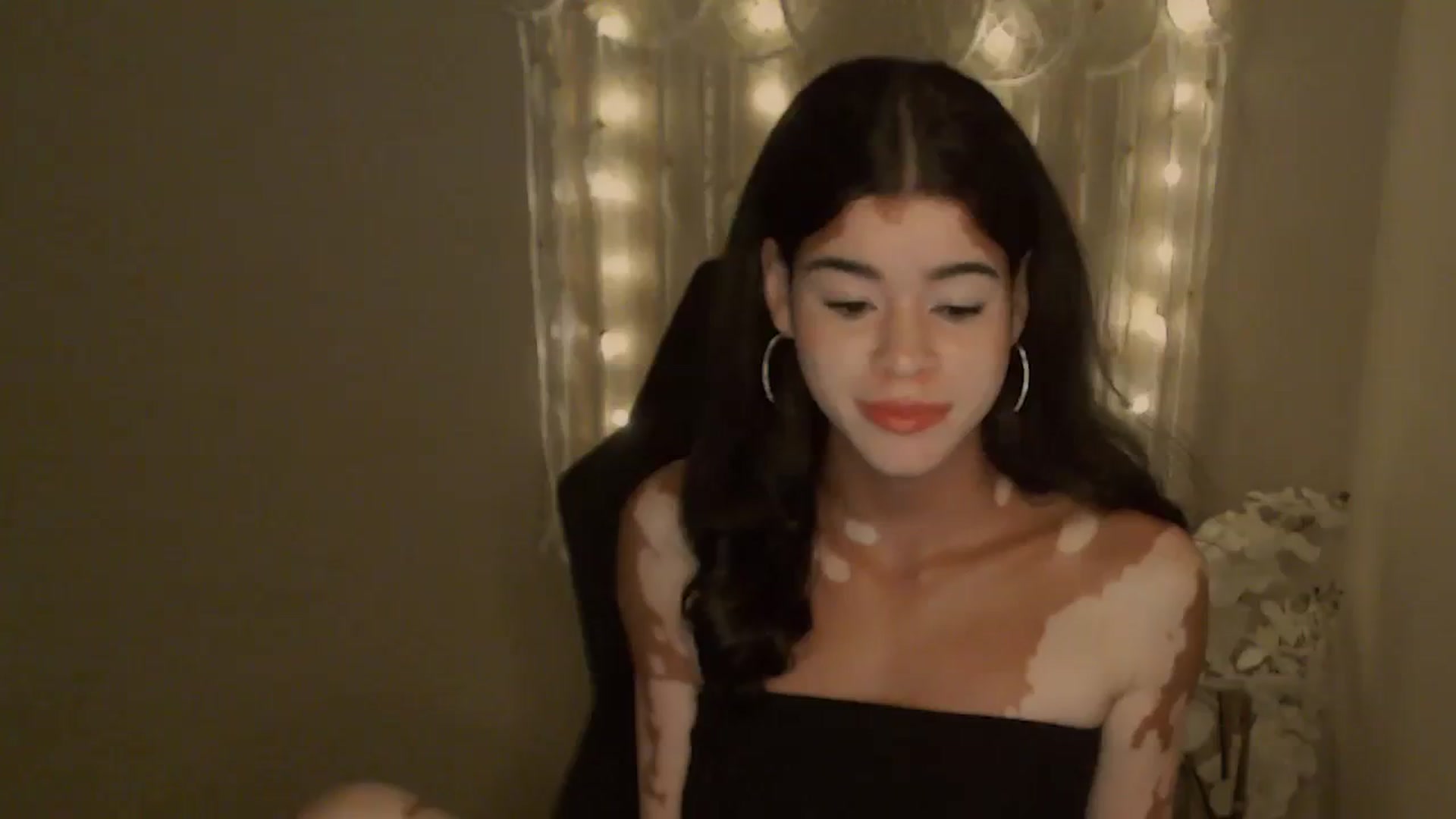 Gallery image thumbnail from Jade_Luv7's myfreecams stream on, 10/25/2023, 24:54 image 1 of 20