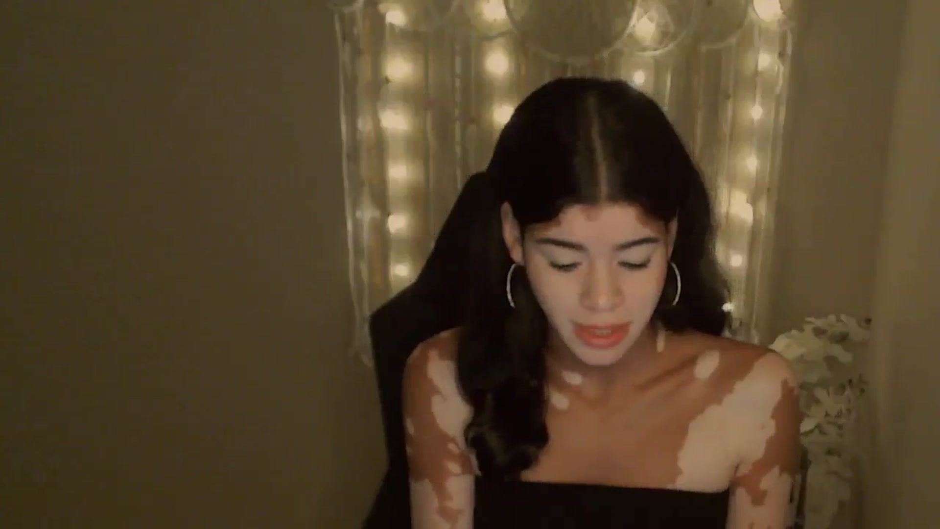 Gallery image thumbnail from Jade_Luv7's myfreecams stream on, 10/25/2023, 24:54 image 16 of 20