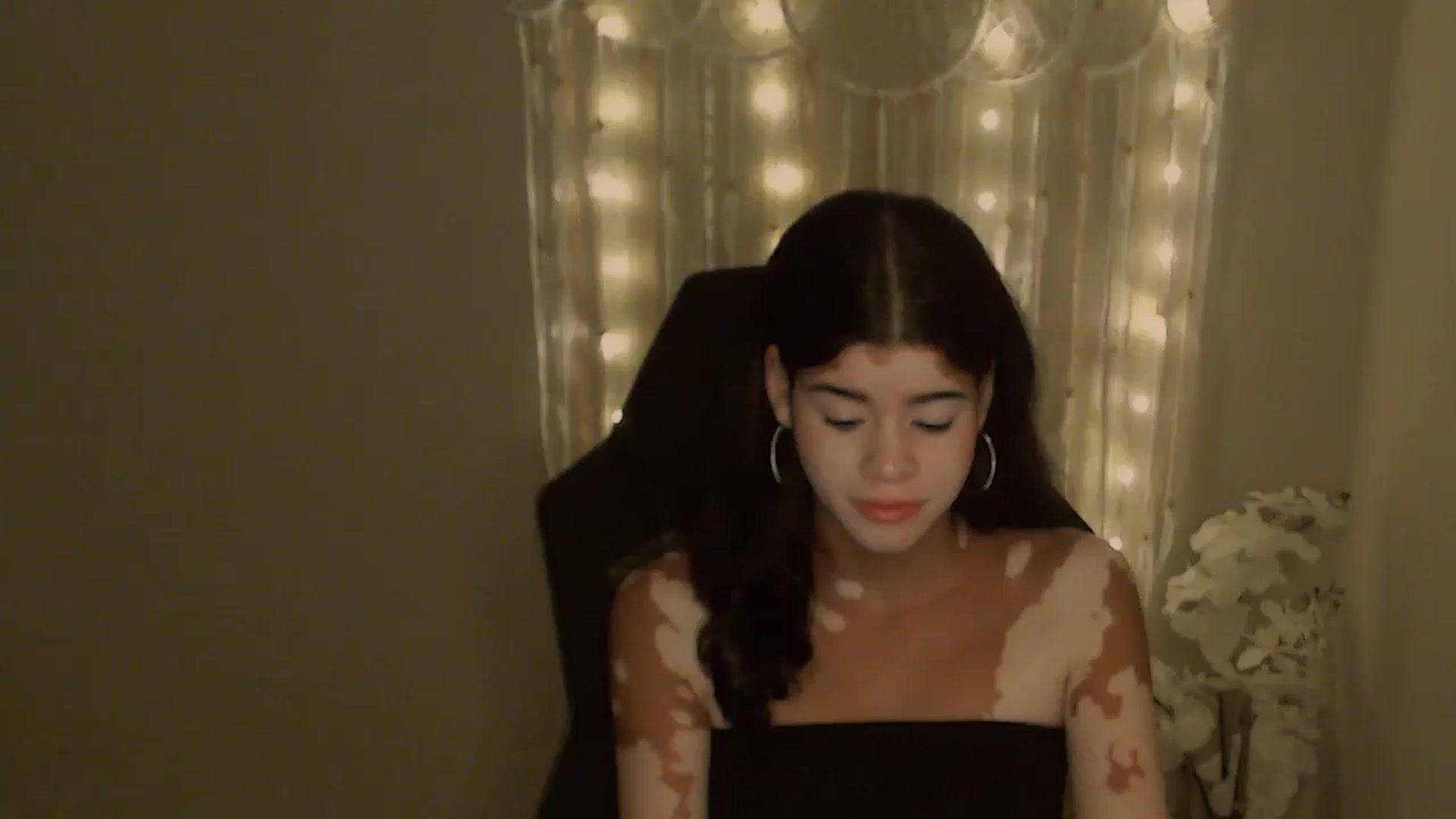 Gallery image thumbnail from Jade_Luv7's myfreecams stream on, 10/25/2023, 24:54 image 18 of 20