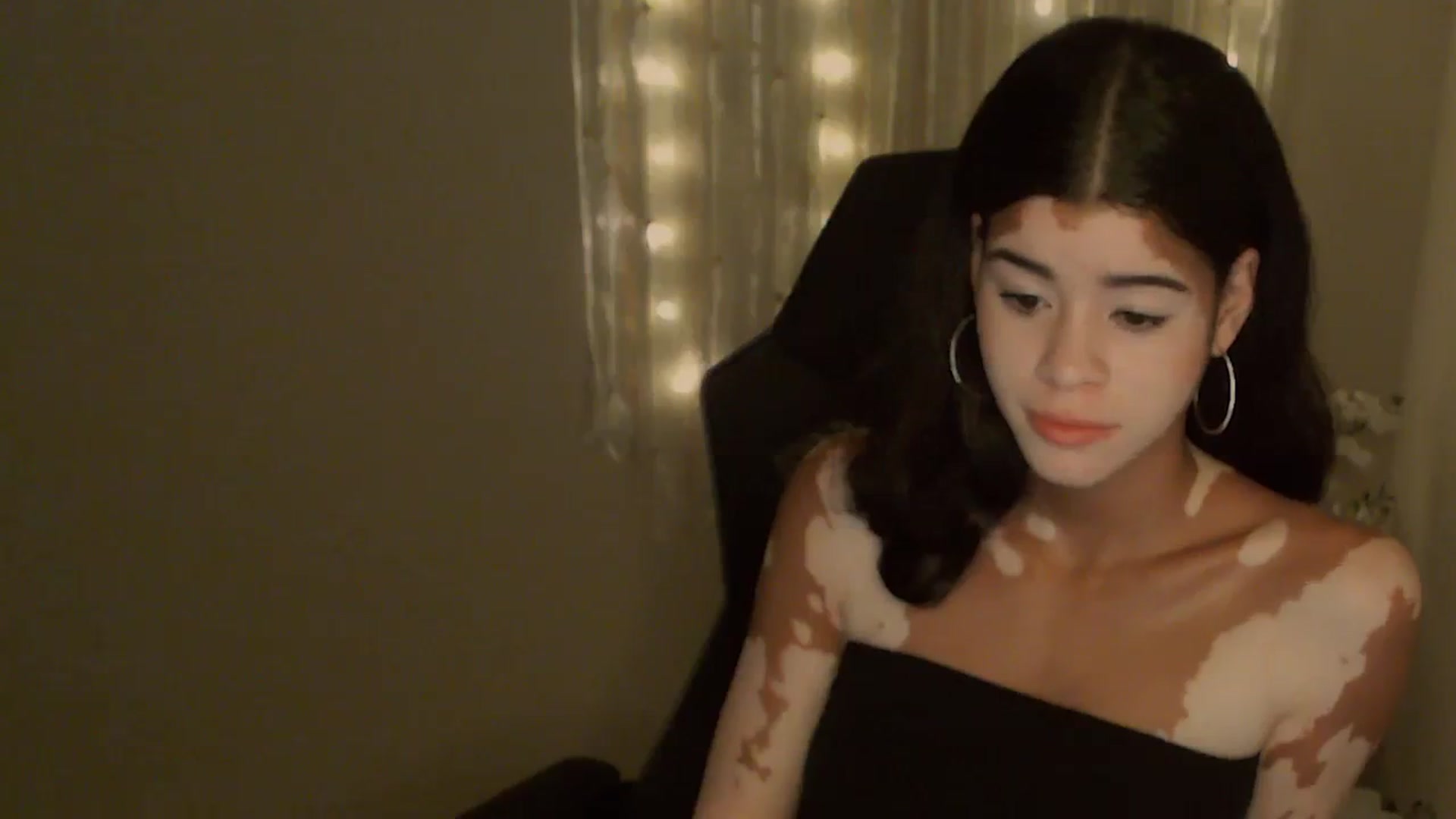 Gallery image thumbnail from Jade_Luv7's myfreecams stream on, 10/25/2023, 03:04 image 10 of 20