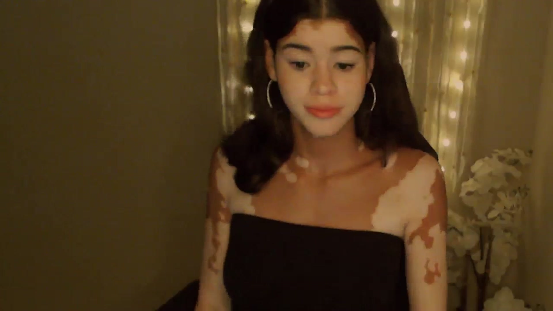 Gallery image thumbnail from Jade_Luv7's myfreecams stream on, 10/25/2023, 03:04 image 8 of 20