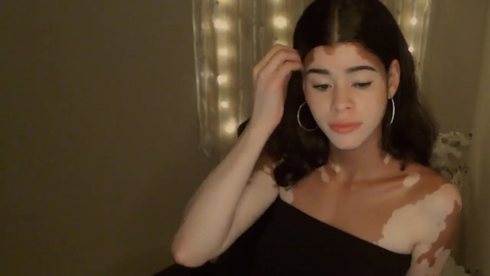 Gallery image thumbnail from Jade_Luv7's myfreecams stream on, 10/25/2023, 03:04 image 9 of 20