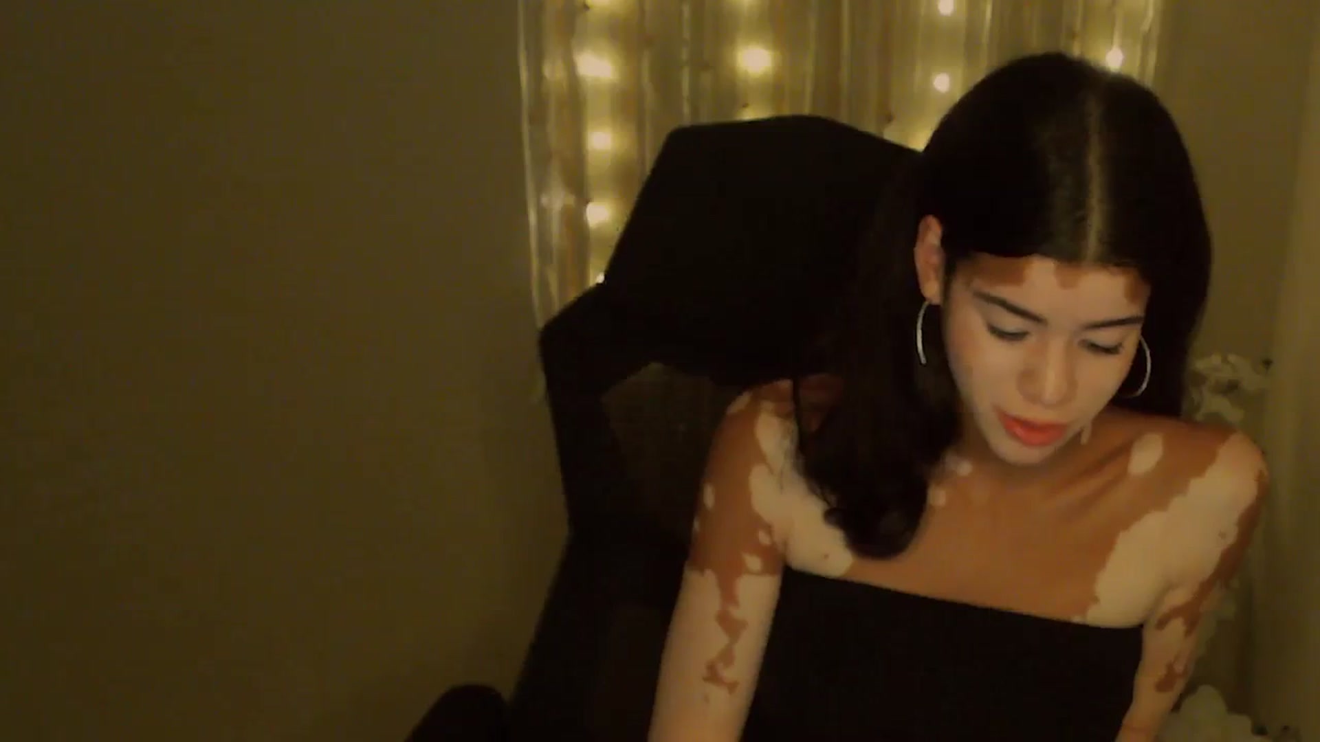 Gallery image thumbnail from Jade_Luv7's myfreecams stream on, 10/25/2023, 03:04 image 12 of 20