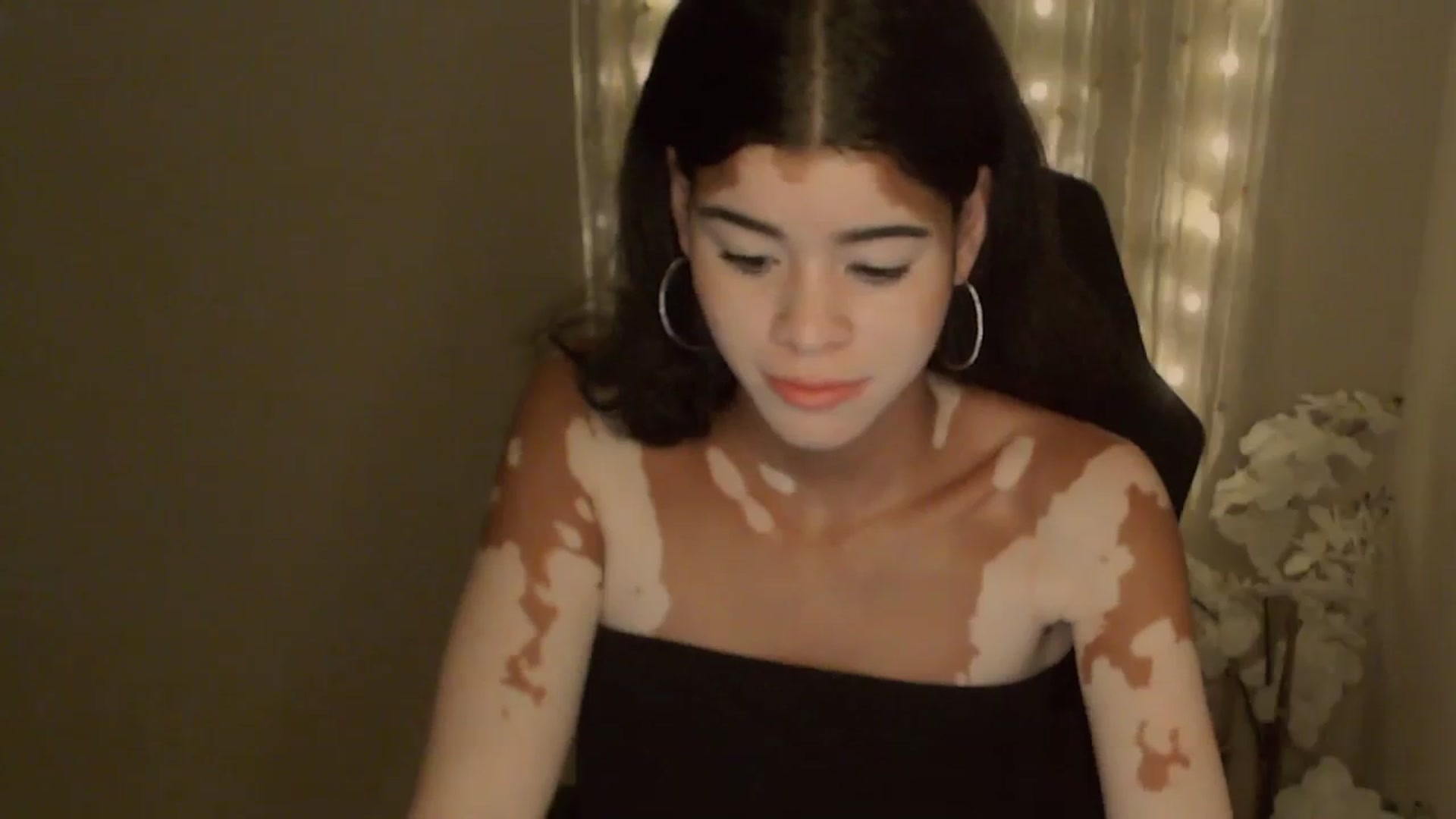 Gallery image thumbnail from Jade_Luv7's myfreecams stream on, 10/25/2023, 03:04 image 19 of 20