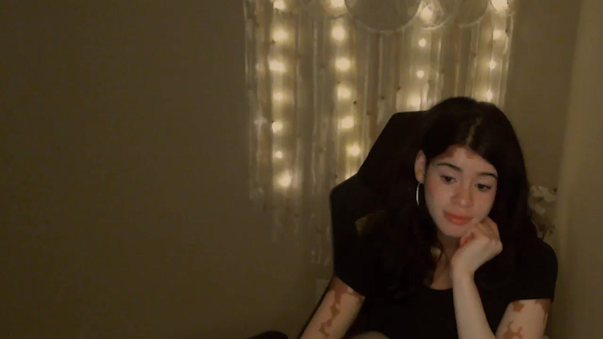 Gallery image thumbnail from Jade_Luv7's myfreecams stream on, 10/26/2023, 05:04 image 1 of 20