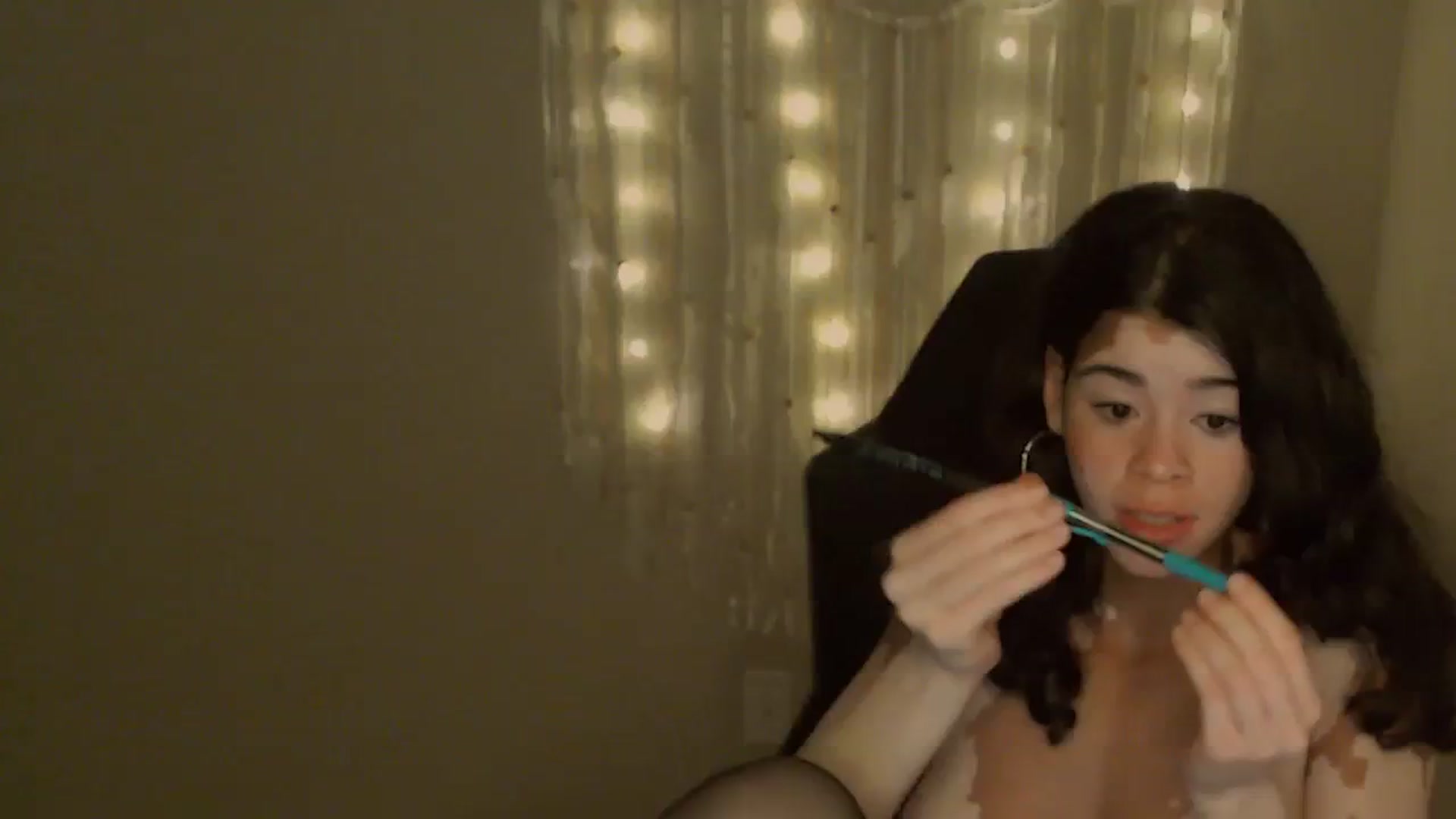Gallery image thumbnail from Jade_Luv7's myfreecams stream on, 10/26/2023, 07:00 image 1 of 20