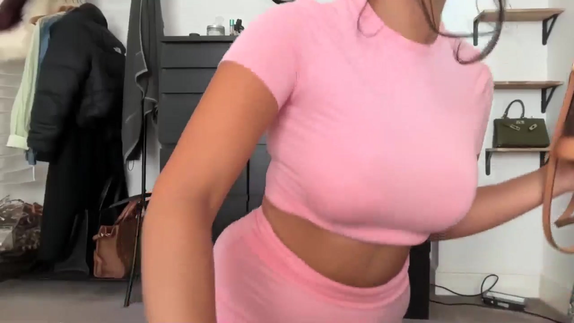 Gallery image thumbnail from Jade_Noir53's myfreecams stream on, 07/04/2025, 14:47 image 16 of 20