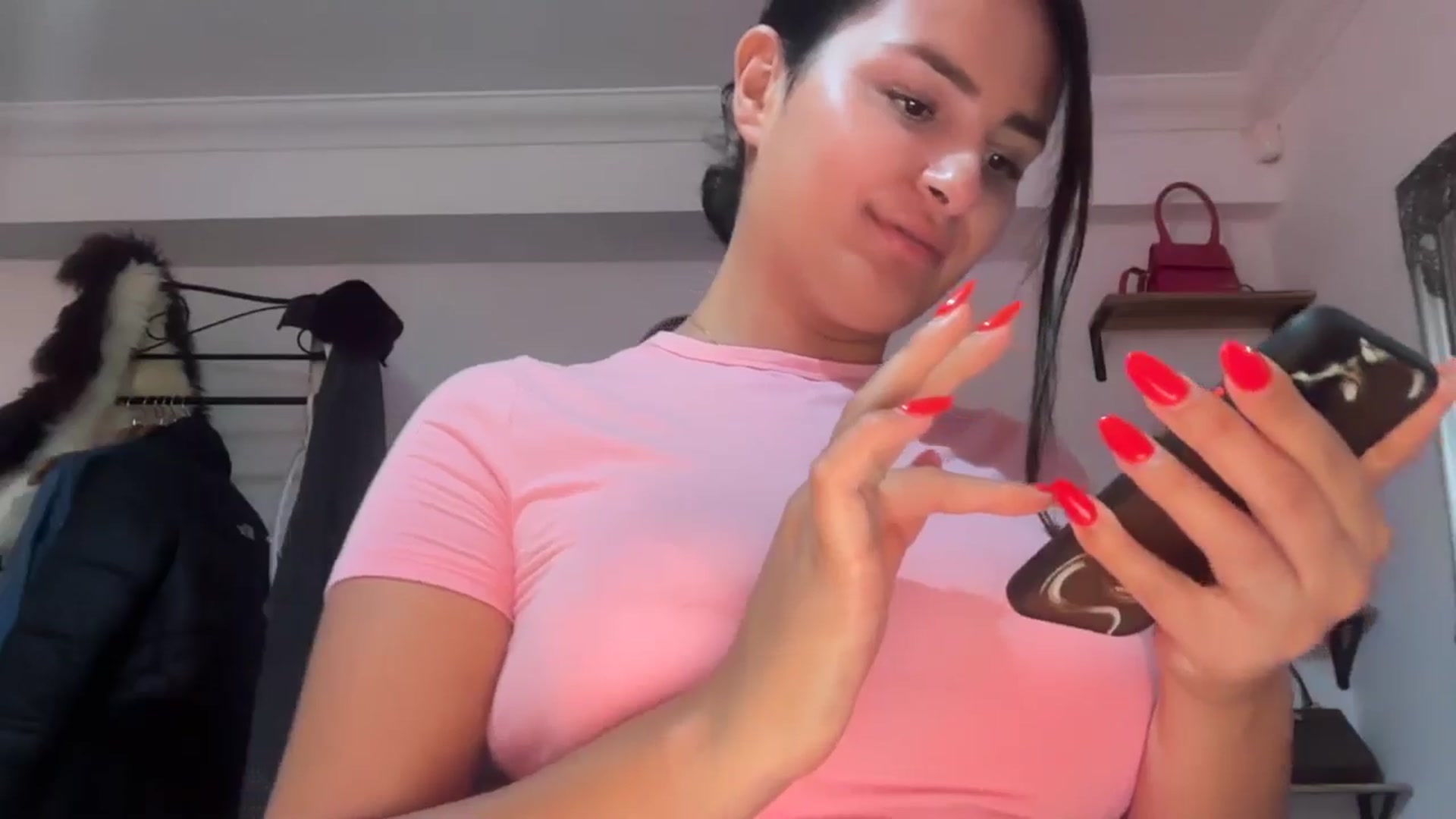 Gallery image thumbnail from Jade_Noir53's myfreecams stream on, 07/28/2025, 22:34 image 17 of 20