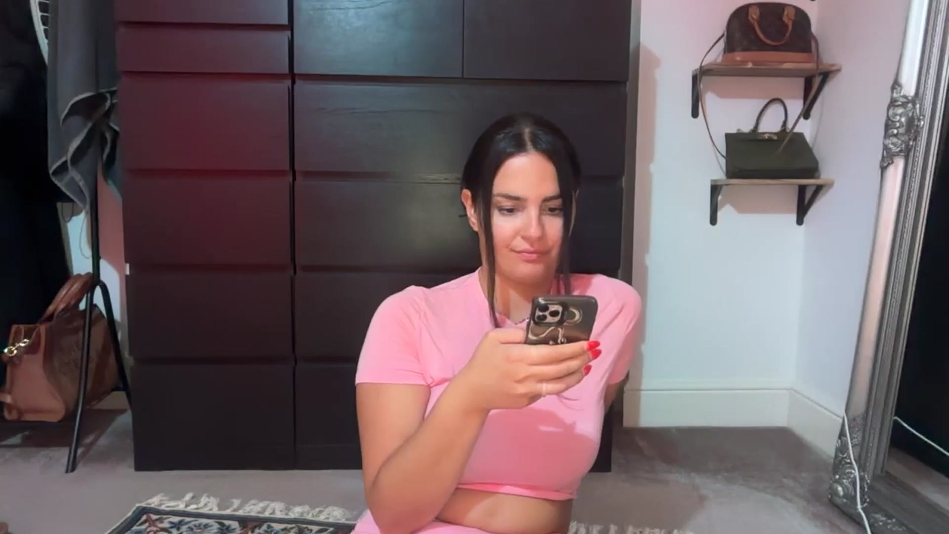 Gallery image thumbnail from Jade_Noir53's myfreecams stream on, 08/19/2025, 02:02 image 16 of 20