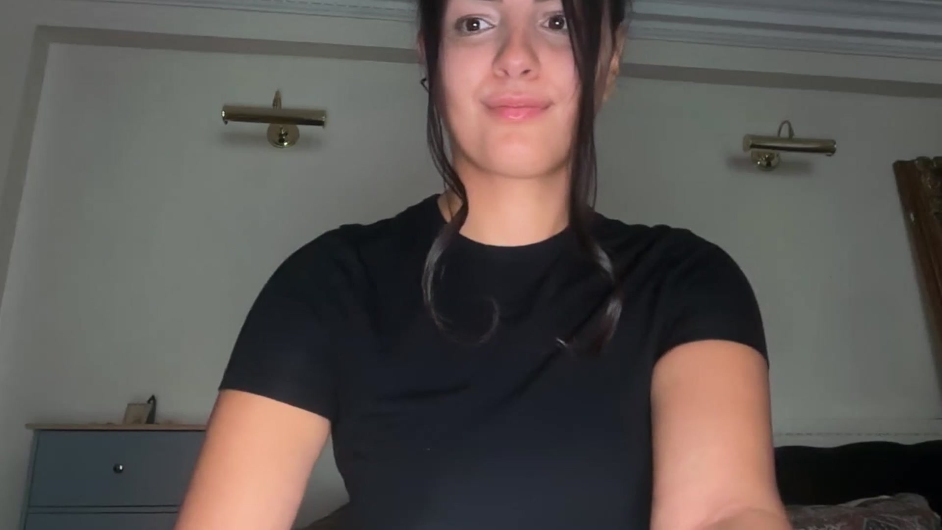 Gallery image thumbnail from Jade_Noir53's myfreecams stream on, 09/19/2025, 18:04 image 17 of 20
