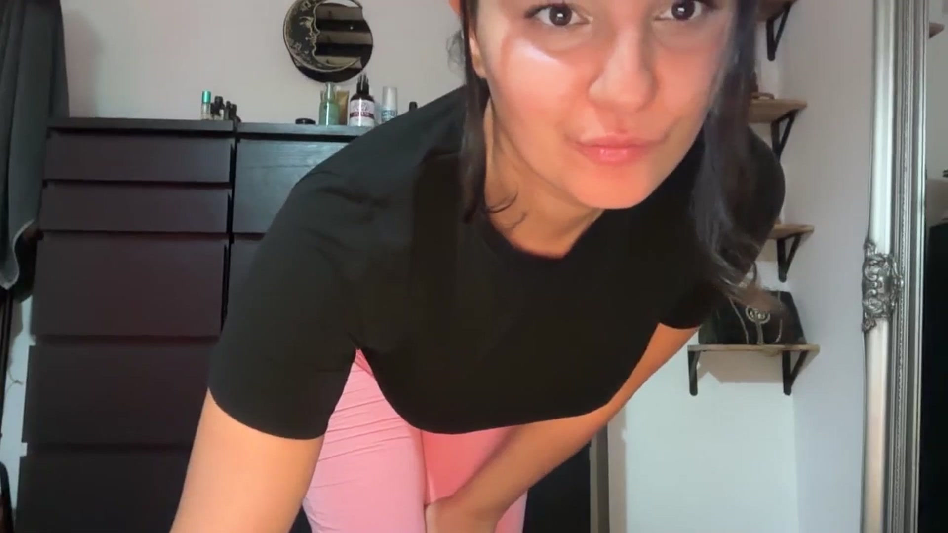 Gallery image thumbnail from Jade_Noir53's myfreecams stream on, 11/01/2025, 18:51 image 18 of 20