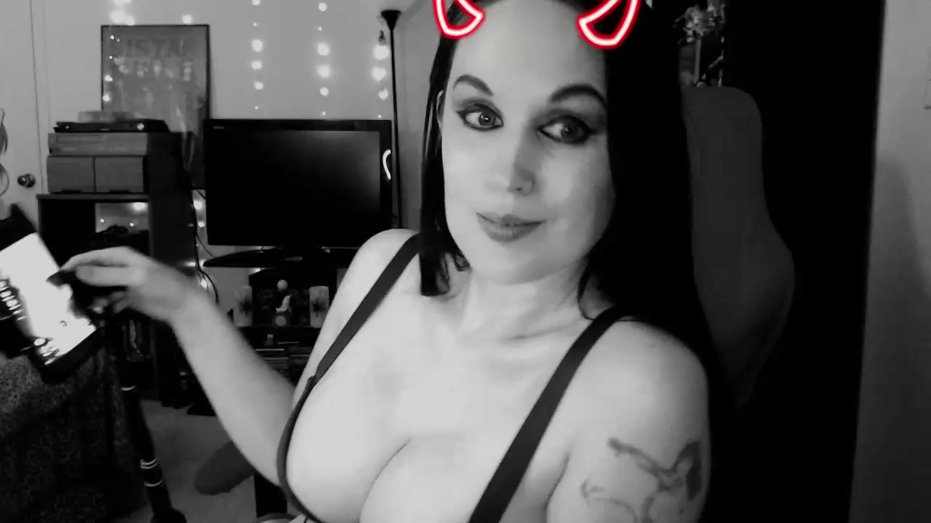 Gallery image thumbnail from Jade_Starr's myfreecams stream on, 01/26/2023, 17:16 image 18 of 20