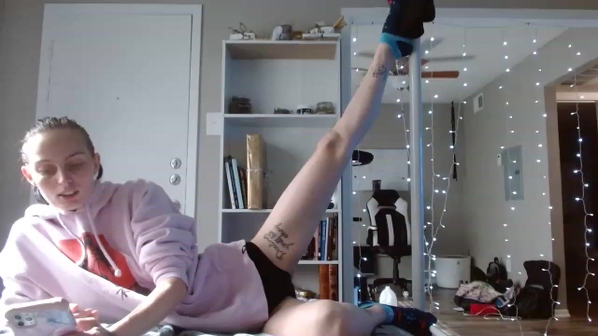 Gallery image thumbnail from Jadelinn's myfreecams stream on, 11/18/2022, 18:21 image 9 of 20