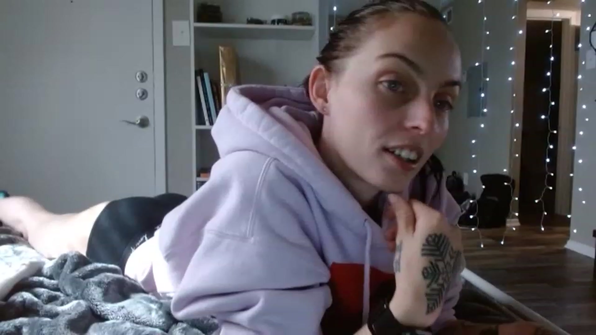 Gallery image thumbnail from Jadelinn's myfreecams stream on, 11/18/2022, 18:21 image 17 of 20