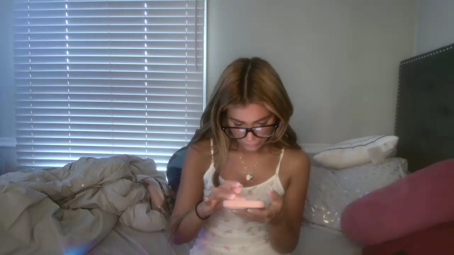 Gallery image thumbnail from Jadenicolle's myfreecams stream on, 01/03/2025, 12:52 image 18 of 20