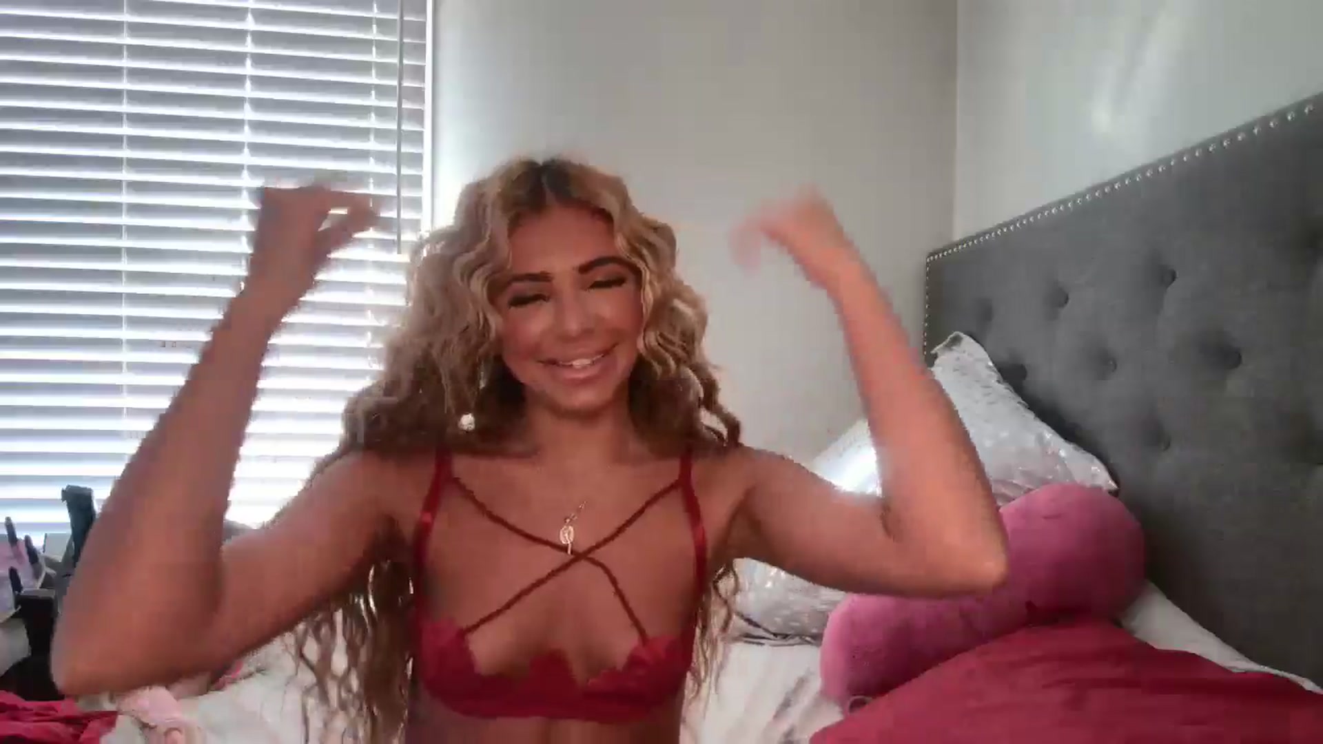 Gallery image thumbnail from Jadenicolle's myfreecams stream on, 01/07/2025, 16:51 image 20 of 20