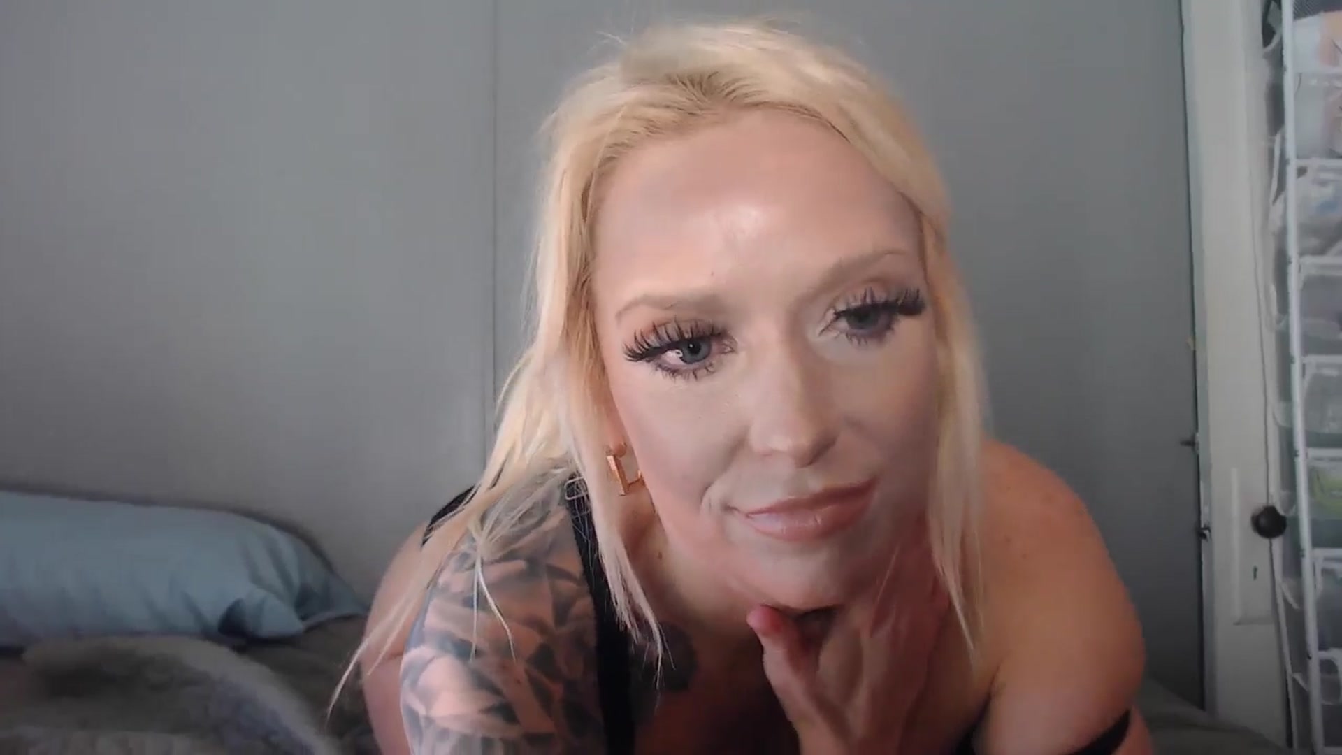 Gallery image thumbnail from JaidenAngel's myfreecams stream on, 04/26/2026, 18:18 image 12 of 20