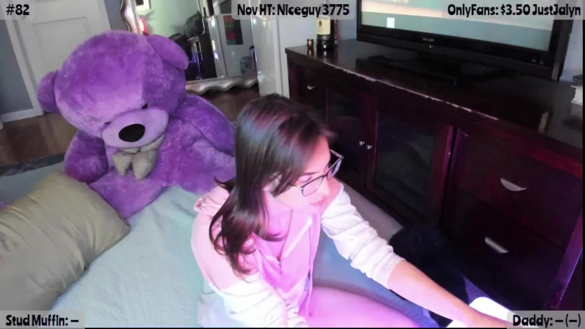 Gallery image thumbnail from Jalyn's myfreecams stream on, 11/06/2025, 03:25 image 2 of 20