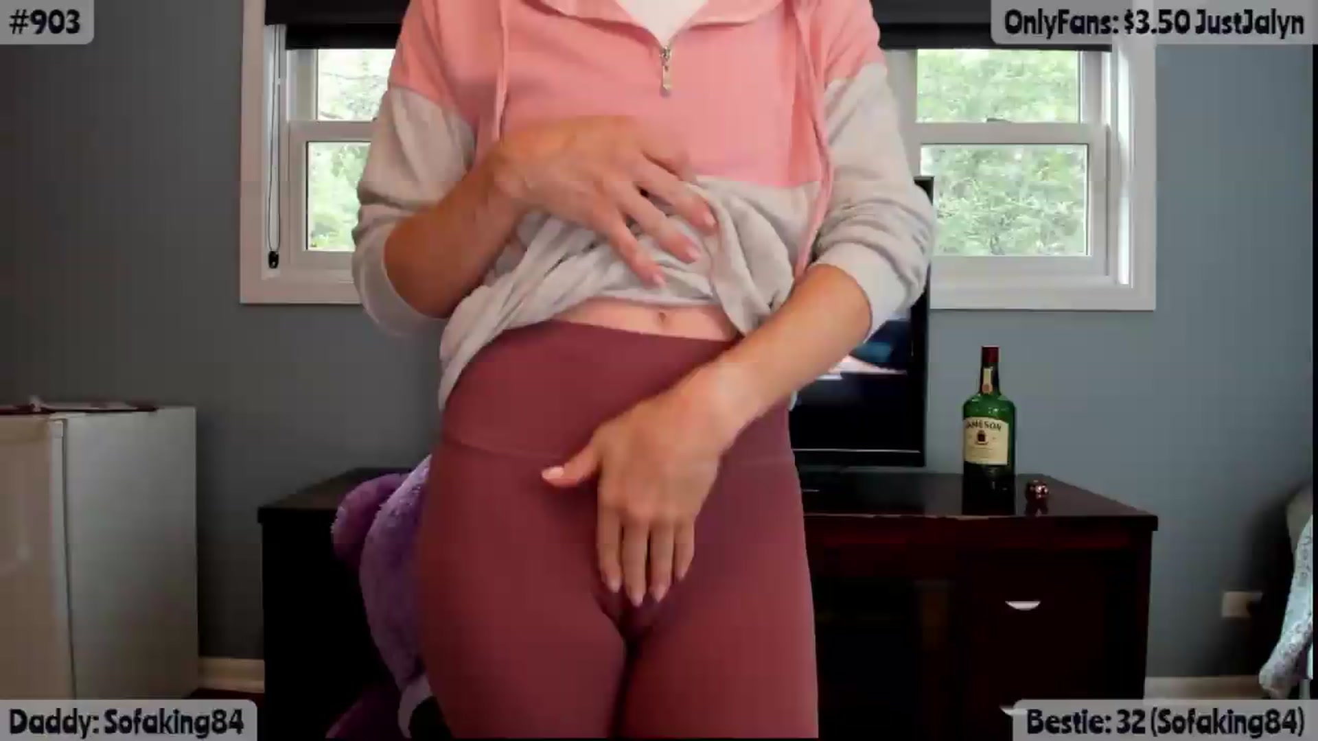 Gallery image thumbnail from Jalyn's myfreecams stream on, 08/01/2026, 19:15 image 3 of 20