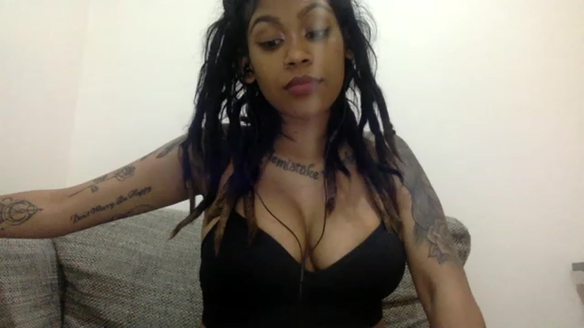 Gallery image thumbnail from Jamaicasex69's myfreecams stream on, 11/16/2022, 13:39 image 18 of 20