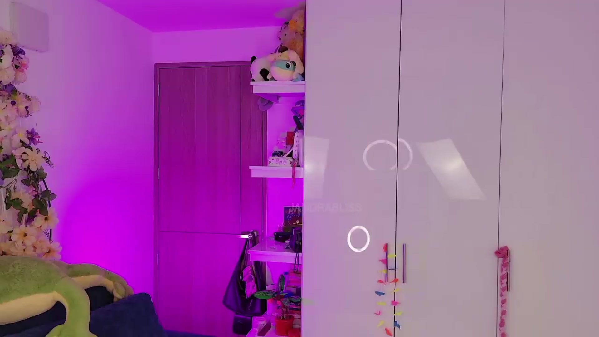 Gallery image thumbnail from JandraBliss's myfreecams stream on, 07/23/2026, 06:11 image 9 of 20