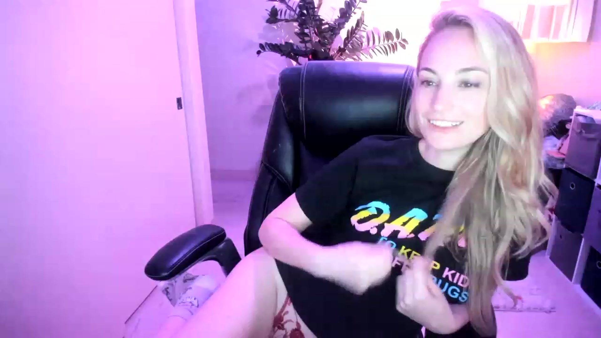Gallery image thumbnail from JaneAllDay's myfreecams stream on, 12/02/2022, 08:13 image 8 of 20