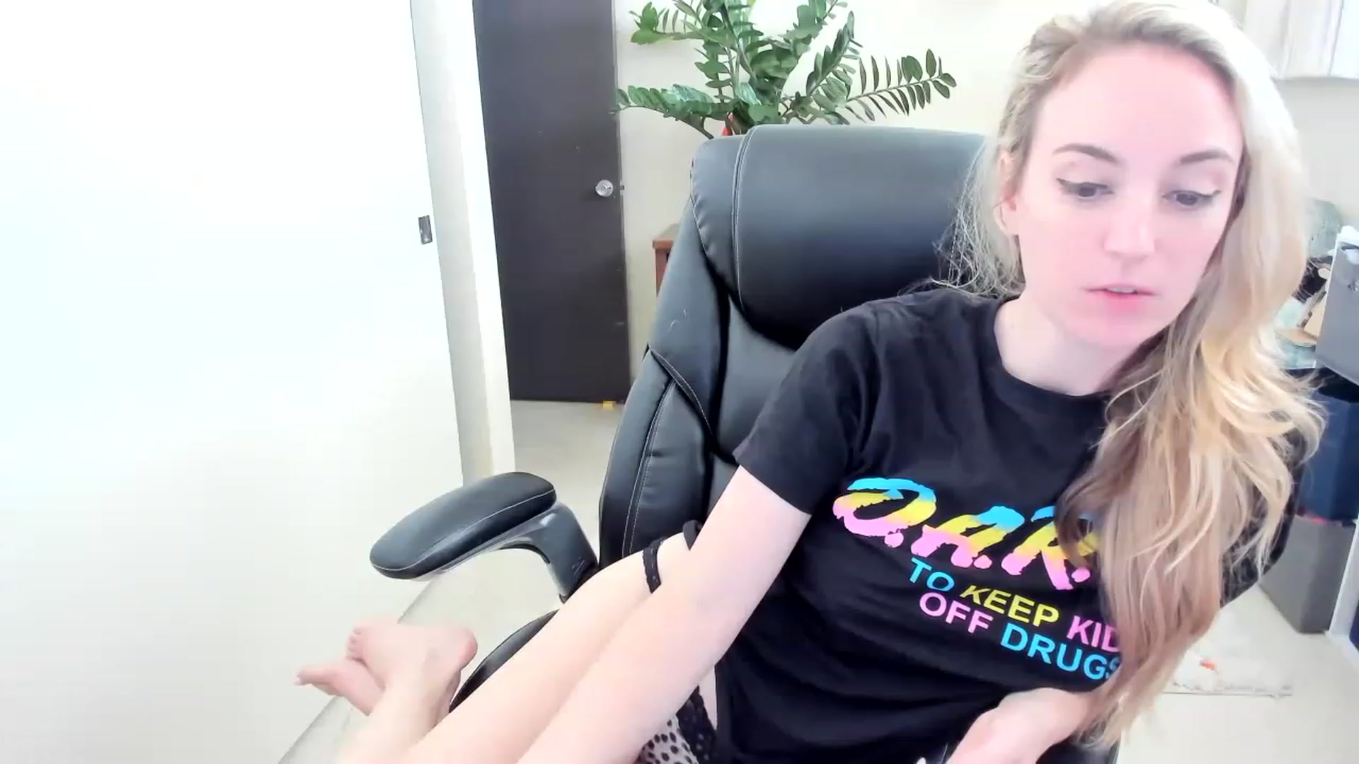 Gallery image thumbnail from JaneAllDay's myfreecams stream on, 12/02/2022, 21:41 image 14 of 20