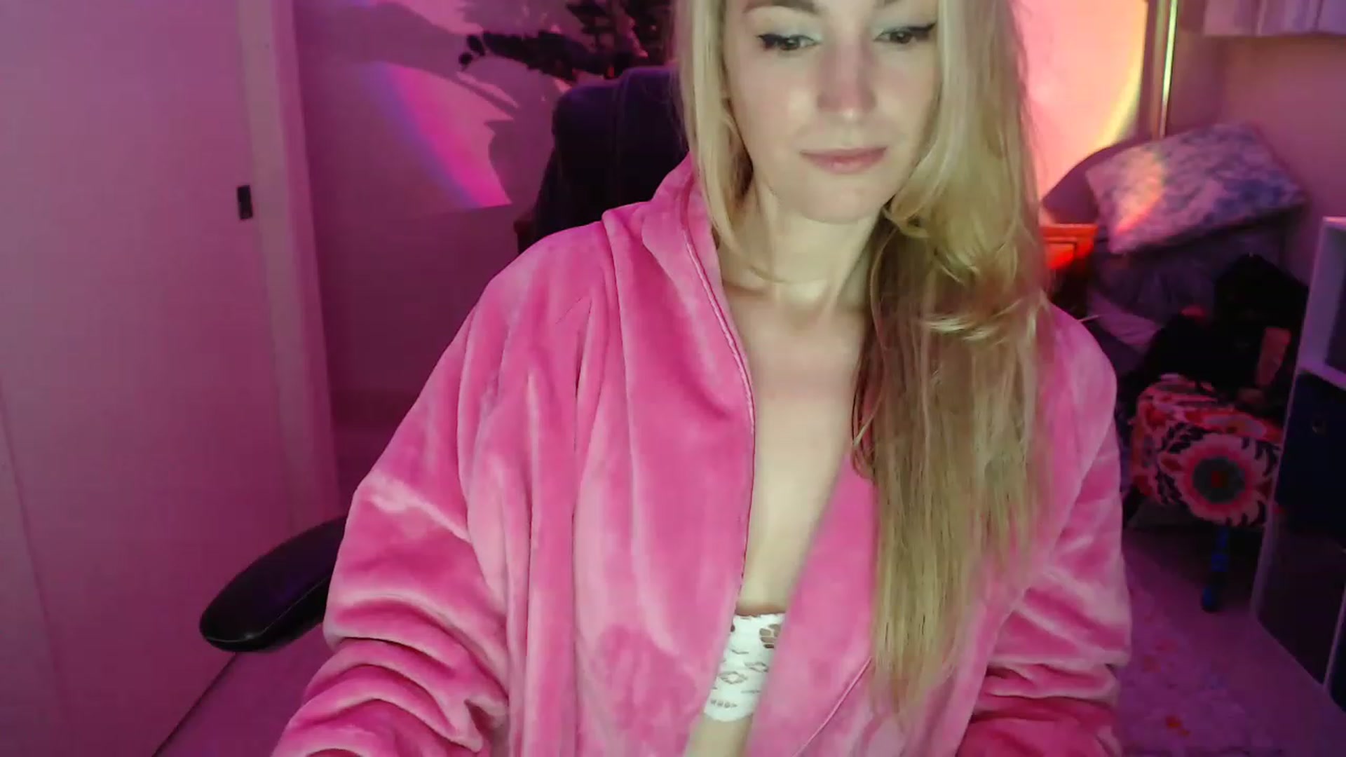 Gallery image thumbnail from JaneAllDay's myfreecams stream on, 12/05/2022, 07:33 image 10 of 20
